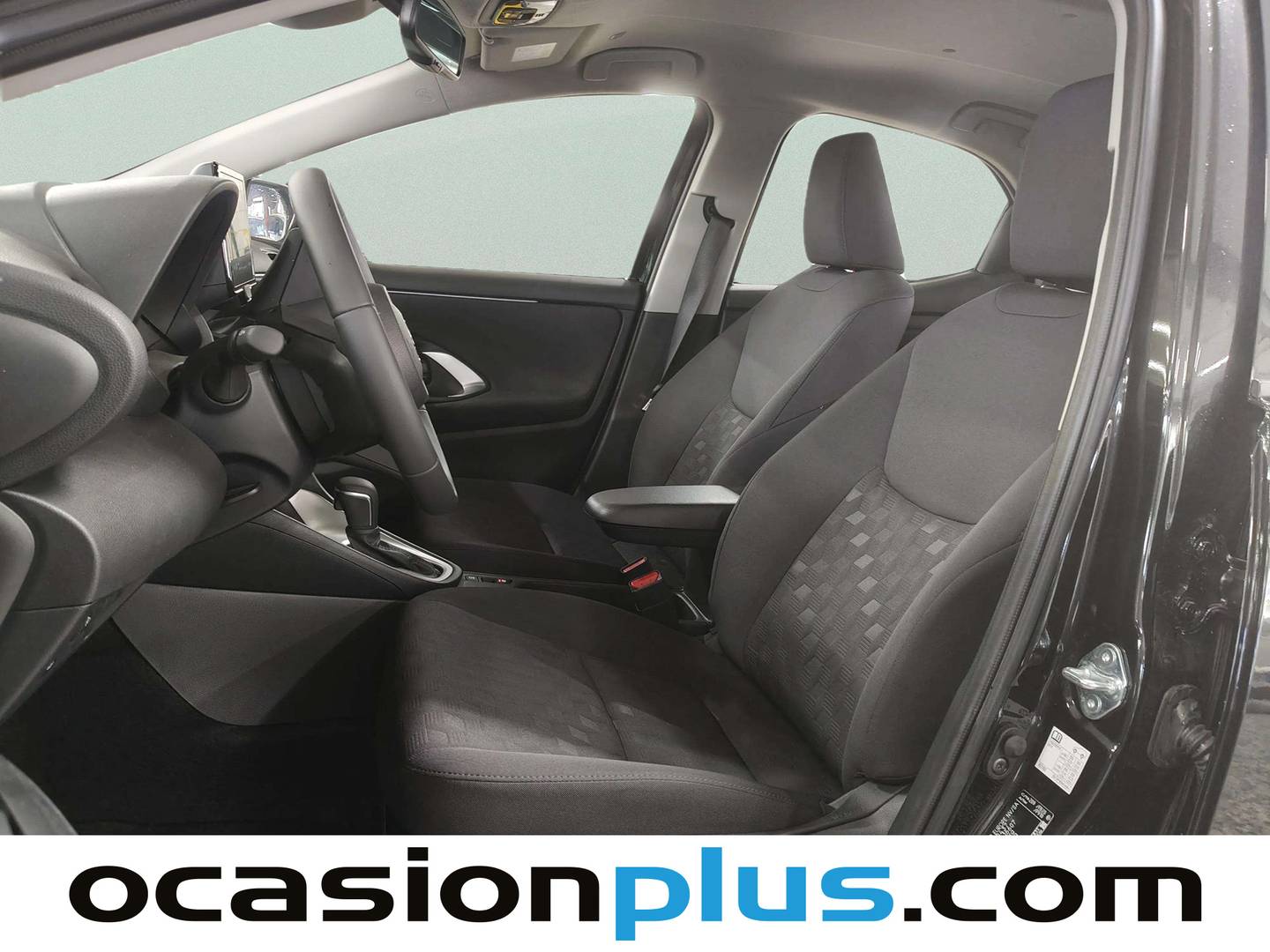 Foto asientos delanteros Toyota Yaris Toyota Yaris 120H Active Plus (116 CV)