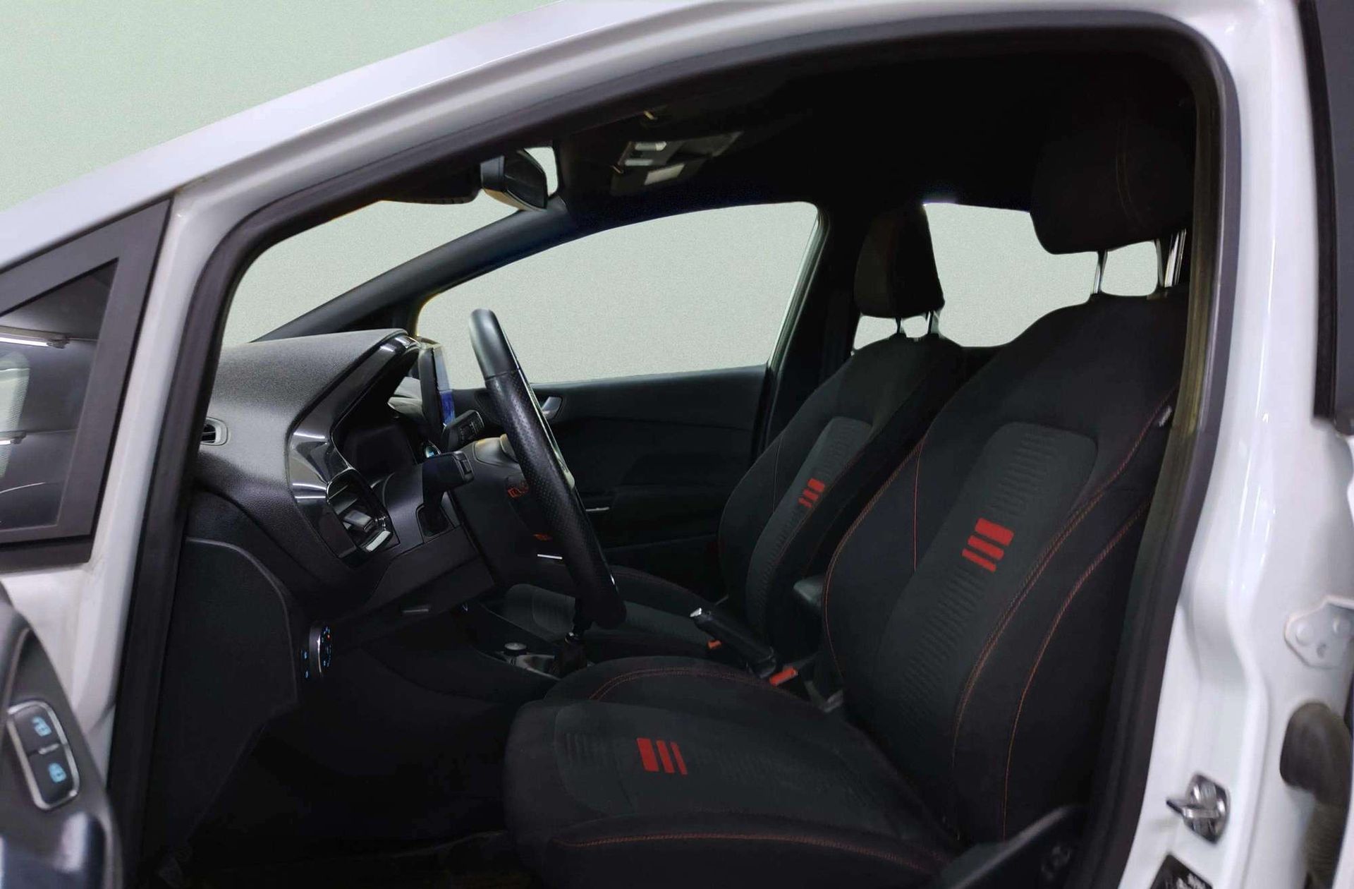 Ford Fiesta 1.0 EcoBoost MHEV ST-Line - foto 13