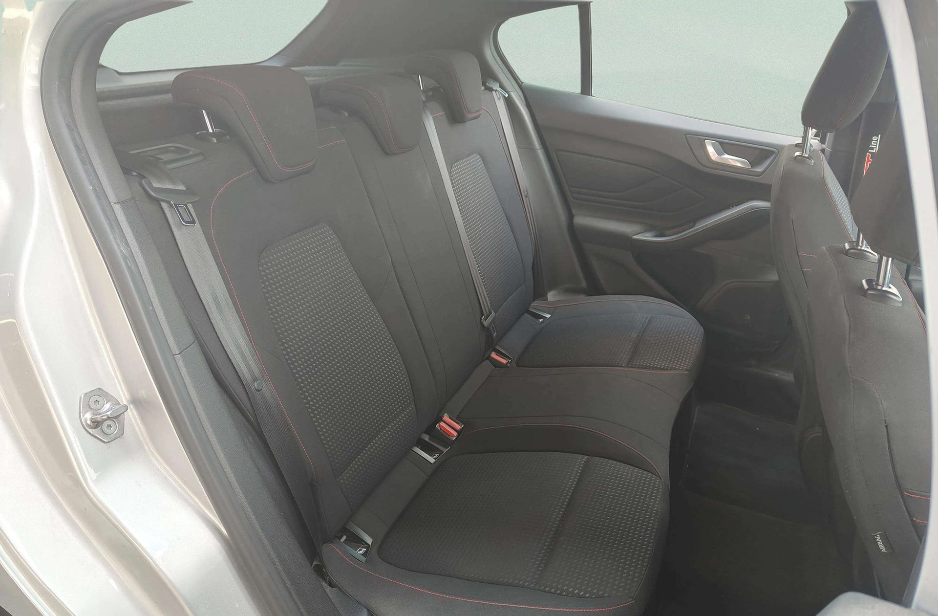 Ford Focus 1.0 EcoBoost ST-Line - foto 18