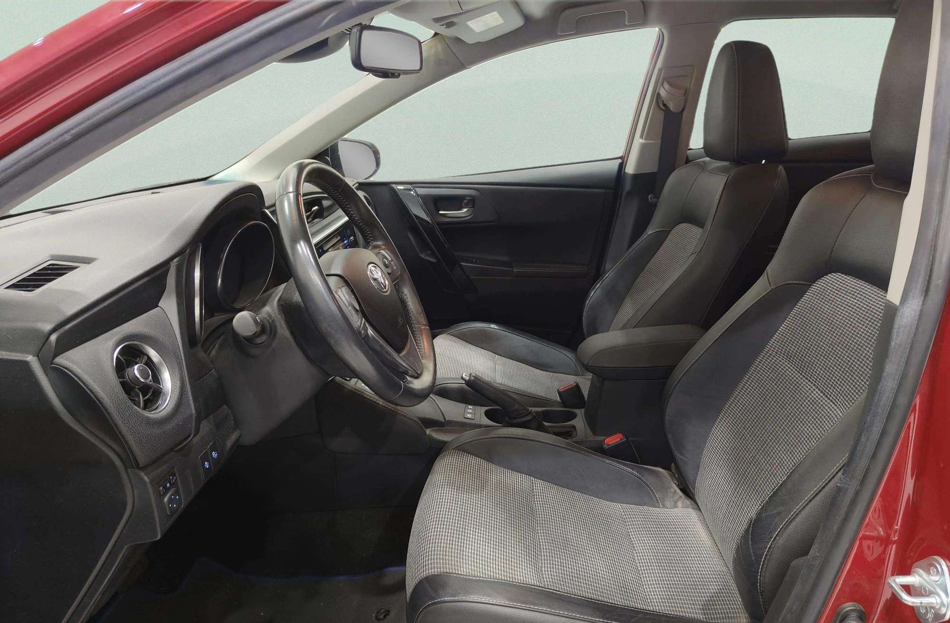 Toyota Auris 140H Hybrid Advance - foto 12