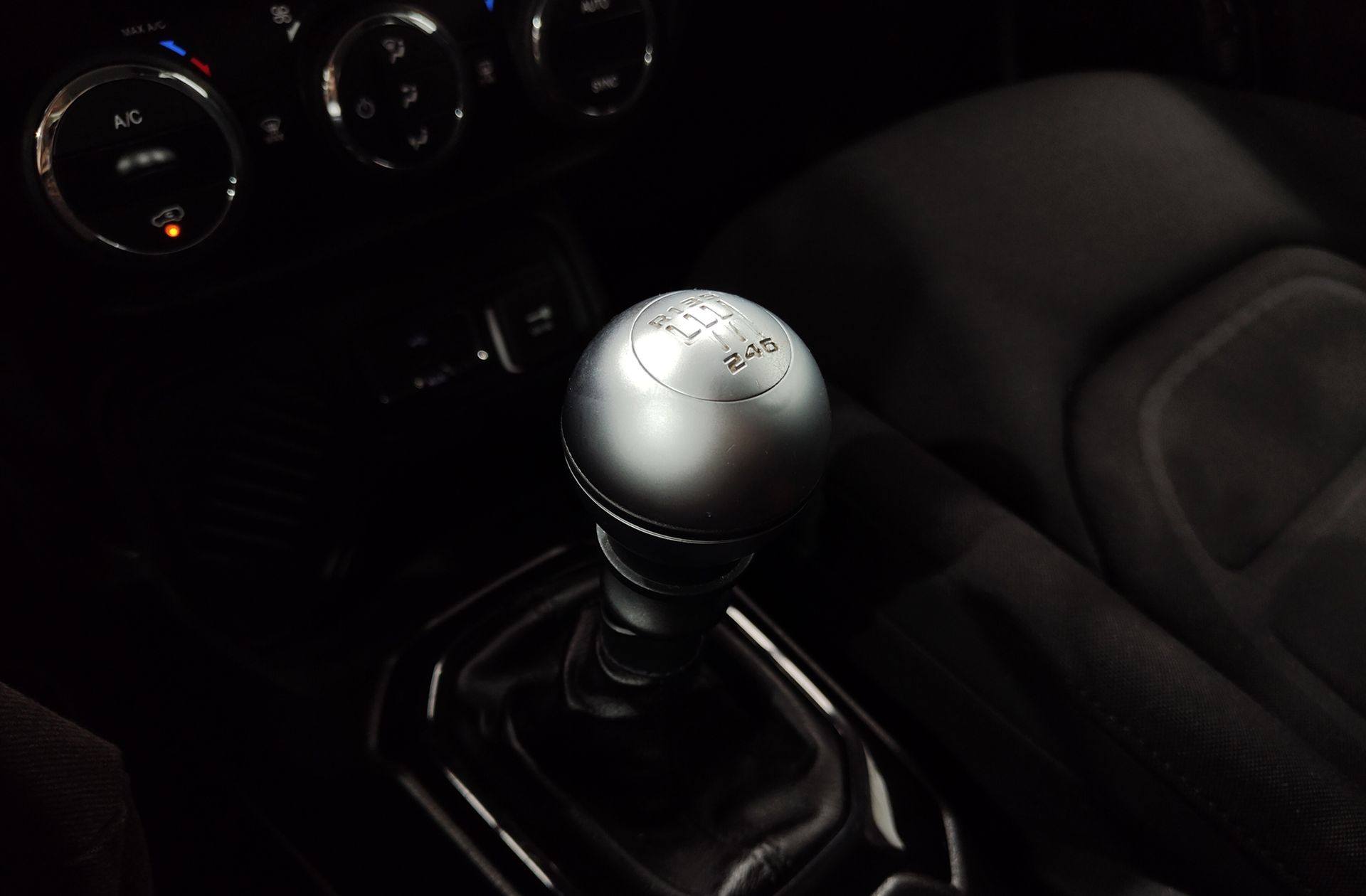 Jeep Renegade 1.6 MultiJet Dawn of Justice 4x2 - foto 6