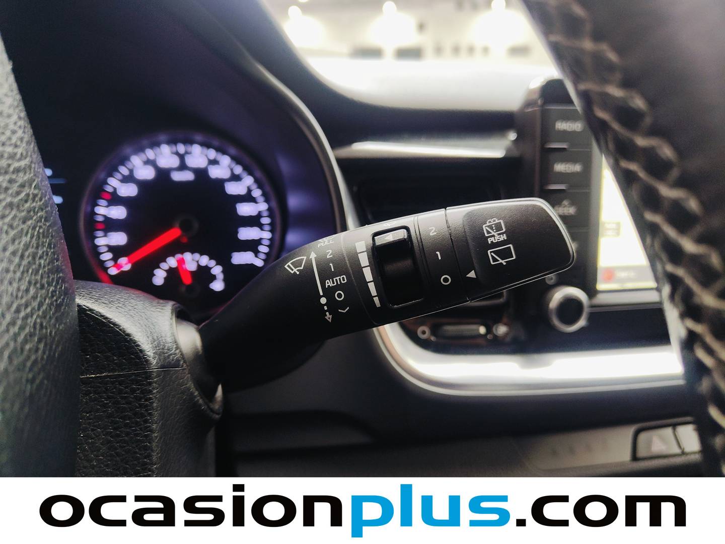 Foto KIA Stonic Kia Stonic 1.0 T-GDi Black Edition DCT (120 CV)