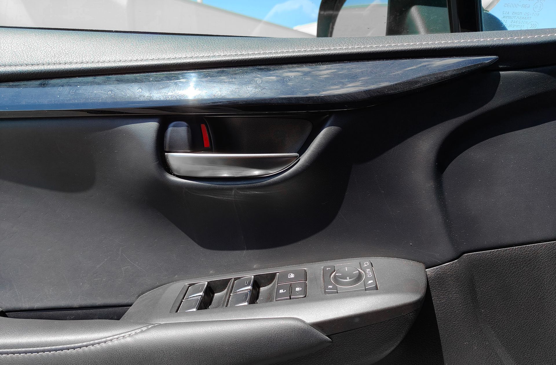 Lexus NX 300h Eco 2WD - foto 33