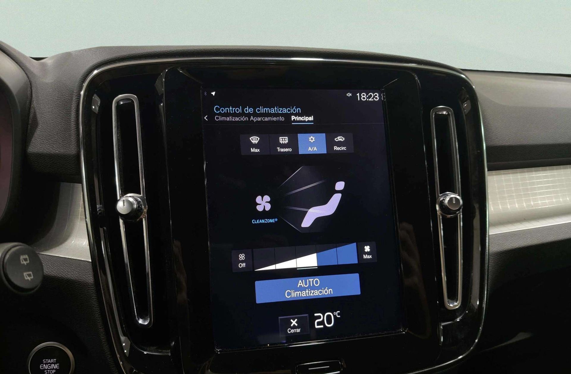 Volvo XC40 T3 Momentum Pro - foto 32