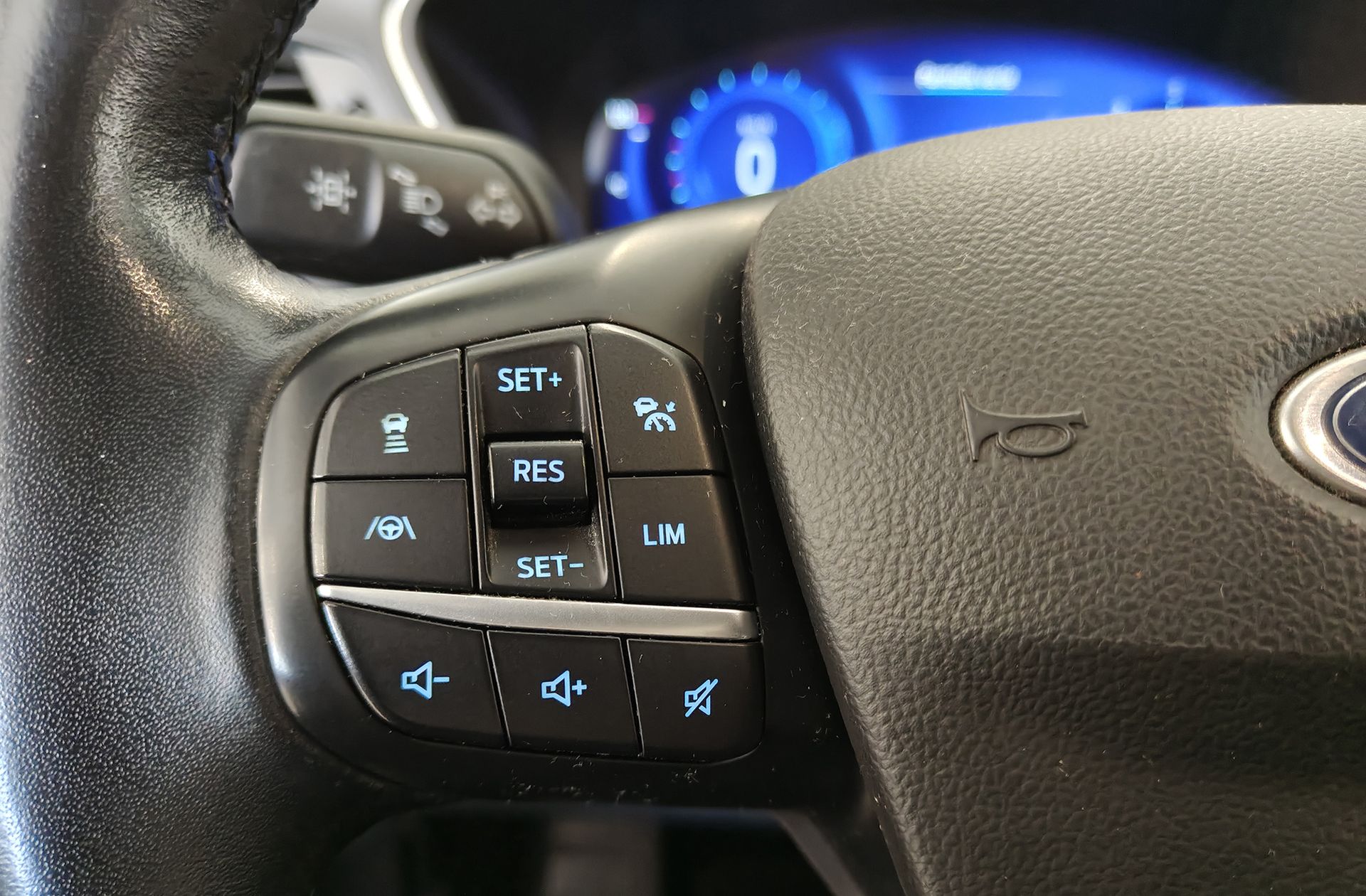 Ford Kuga 2.0 EcoBlue Titanium 4x4 - foto 27