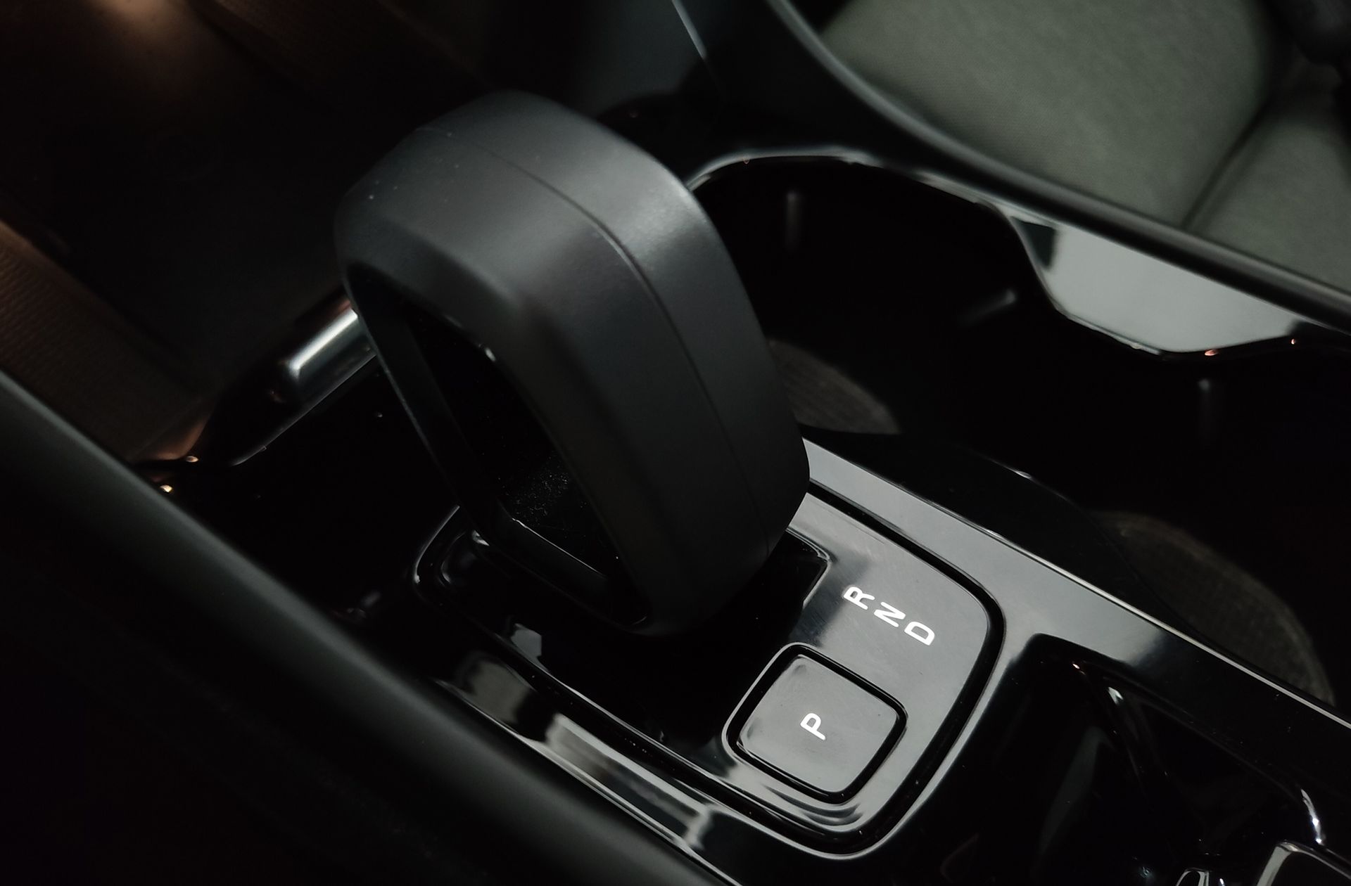 Volvo XC40 T5 Recharge PHEV Plus Dark - foto 5