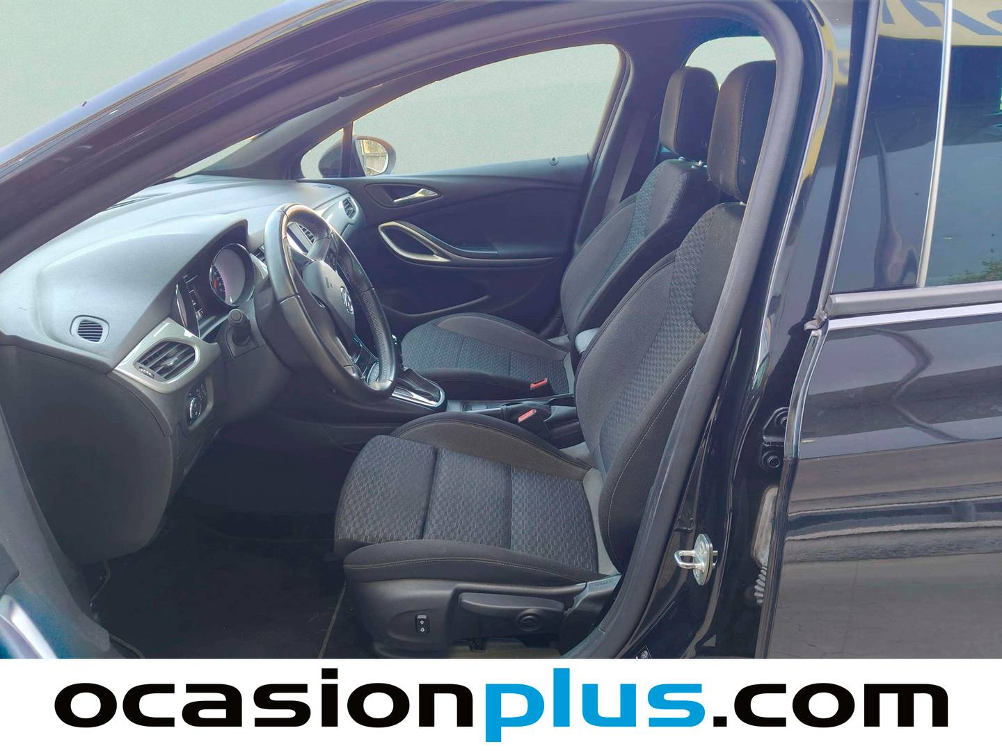 Foto asientos delanteros Opel Astra Opel Astra Sports Tourer 1.4T SHT S/S Business Elegance CVT (145 CV)