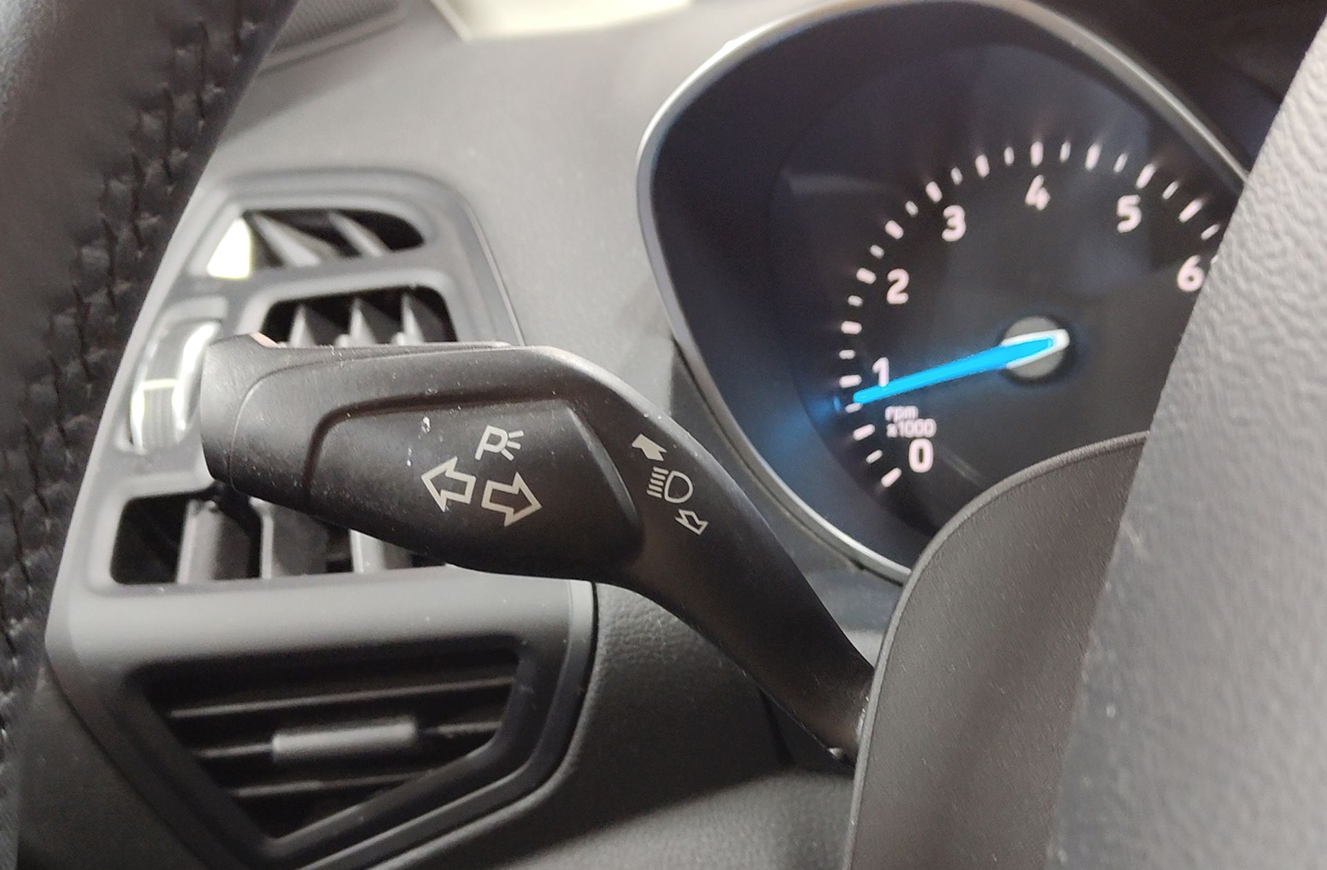 Ford Kuga 1.5 EcoBoost Trend+ 4x2 - foto 24
