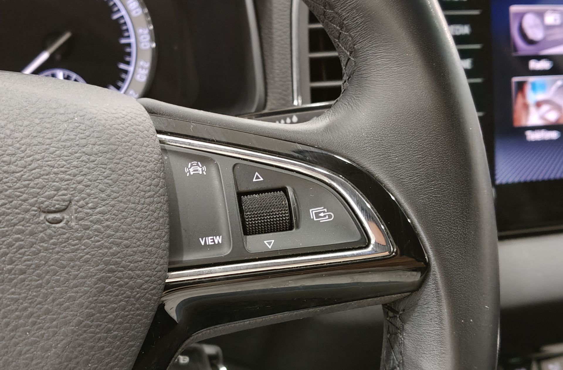 Škoda Karoq 1.0 TSI Ambition - foto 27