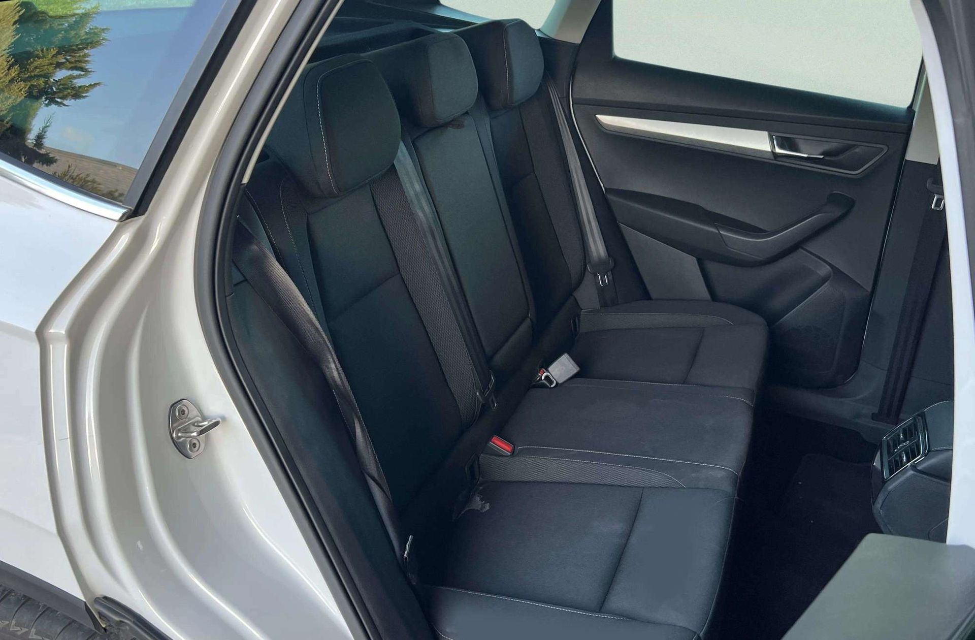 Škoda Karoq 2.0 TDI Selection - foto 17