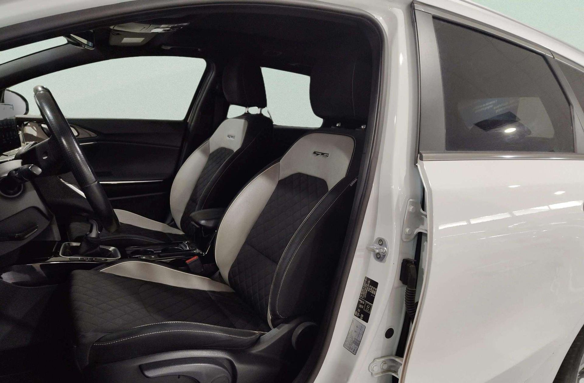 Kia Ceed 1.6 CRDi Eco-Dynamics GT Line - foto 11