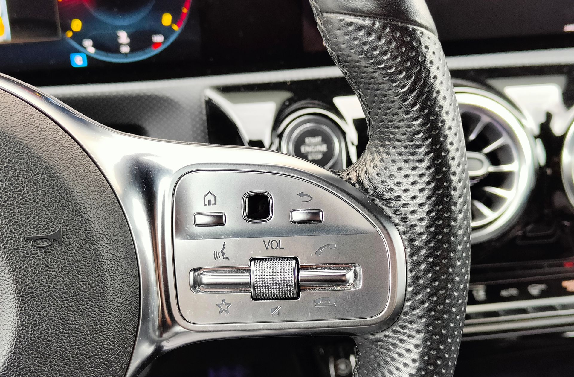 Mercedes-Benz CLA 200 Pack AMG - foto 30