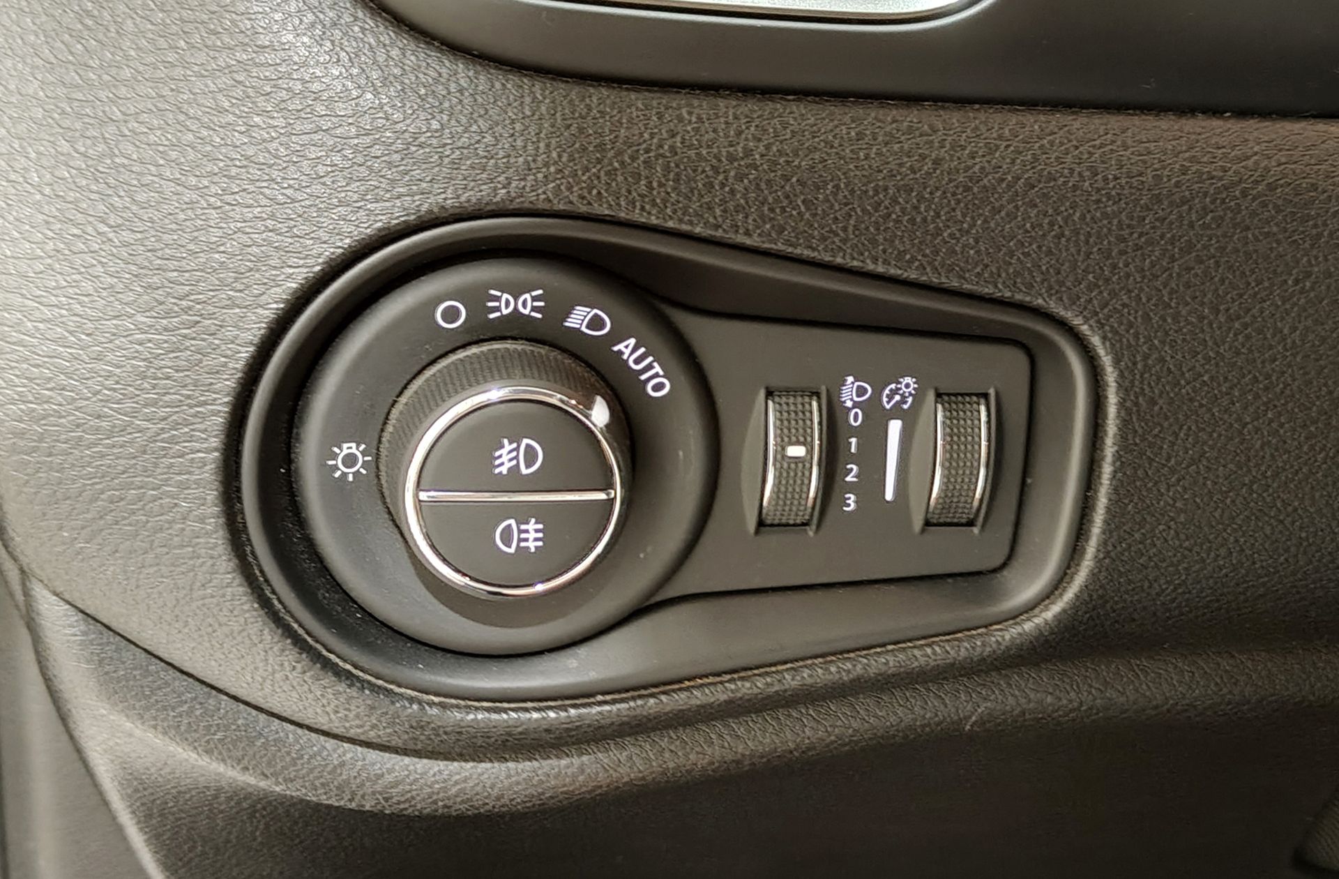Jeep Renegade 1.6 MultiJet Limited 4x2 Ddct - foto 24