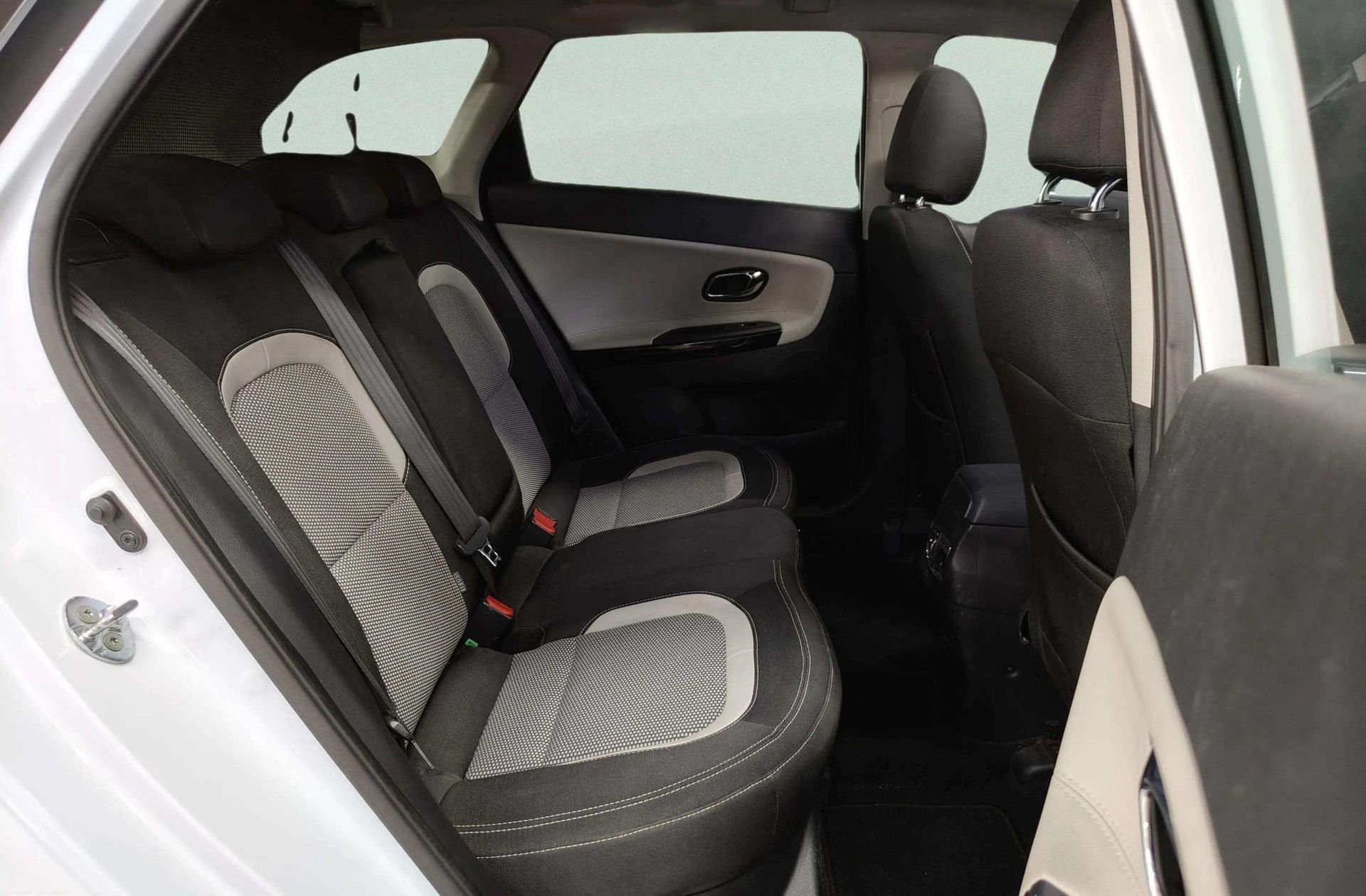Kia Ceed 1.6 CRDi VGT Emotion - foto 17