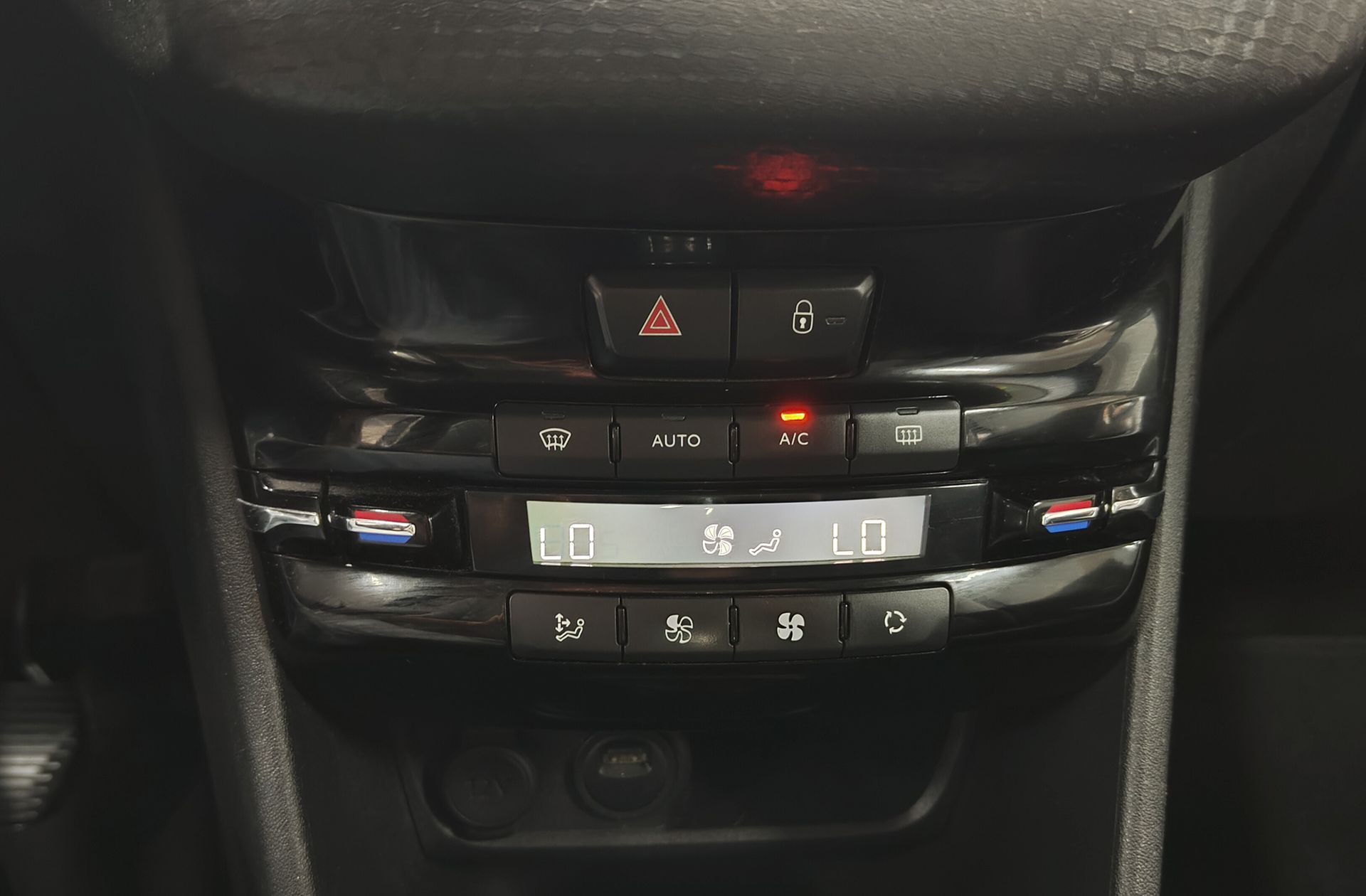 Peugeot 2008 BlueHDi 100 Allure - foto 31