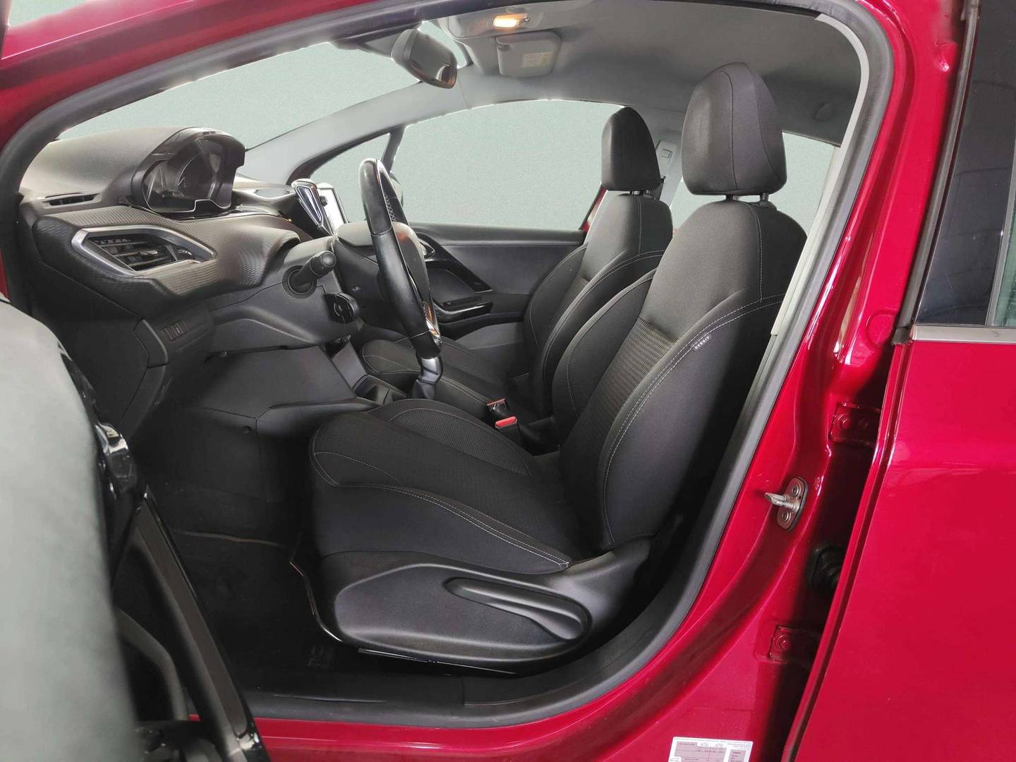 Foto asientos delanteros Peugeot 208 Peugeot 208 1.2 PureTech Allure (82 CV)