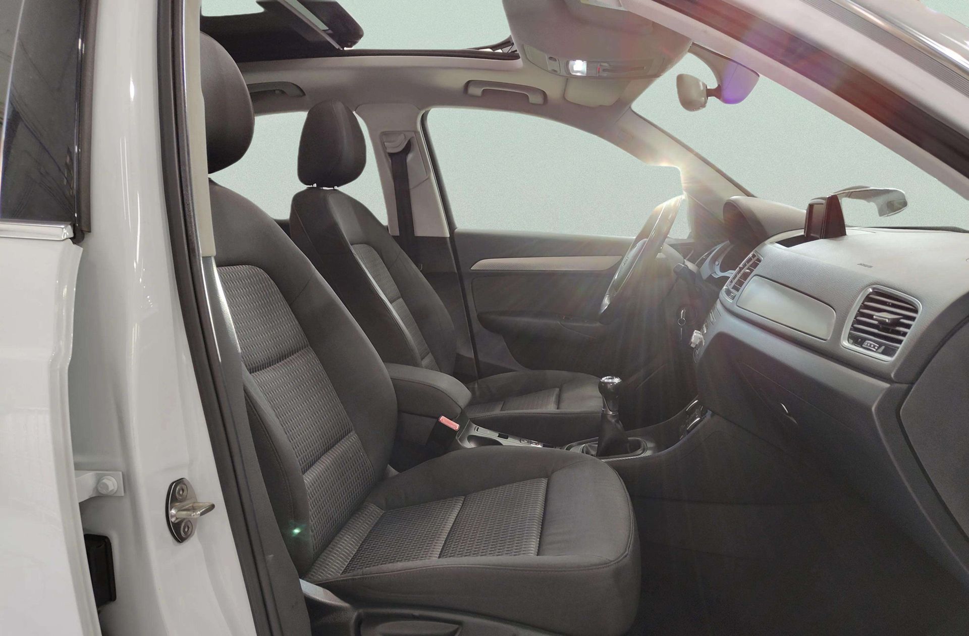 Audi Q3 design edition 2.0 TDI - foto 21