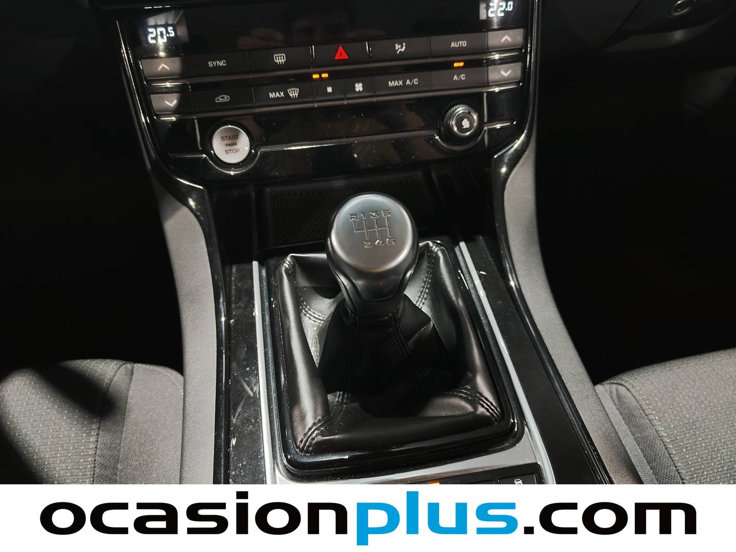 Foto Jaguar XE Jaguar XE 2.0 Diesel XE-Pure RWD (180 CV)