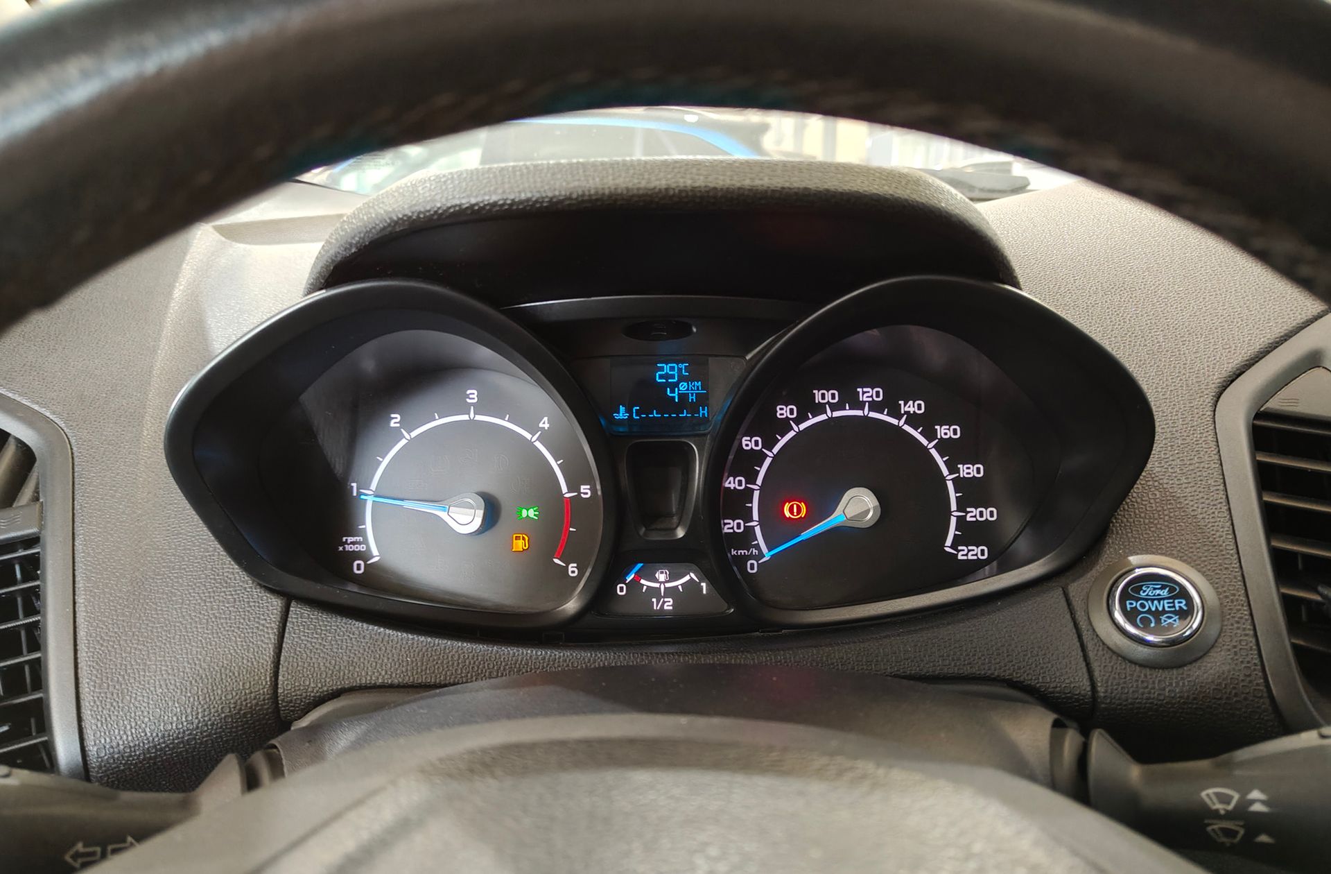 Ford EcoSport 1.5 TDCi Titanium - foto 20