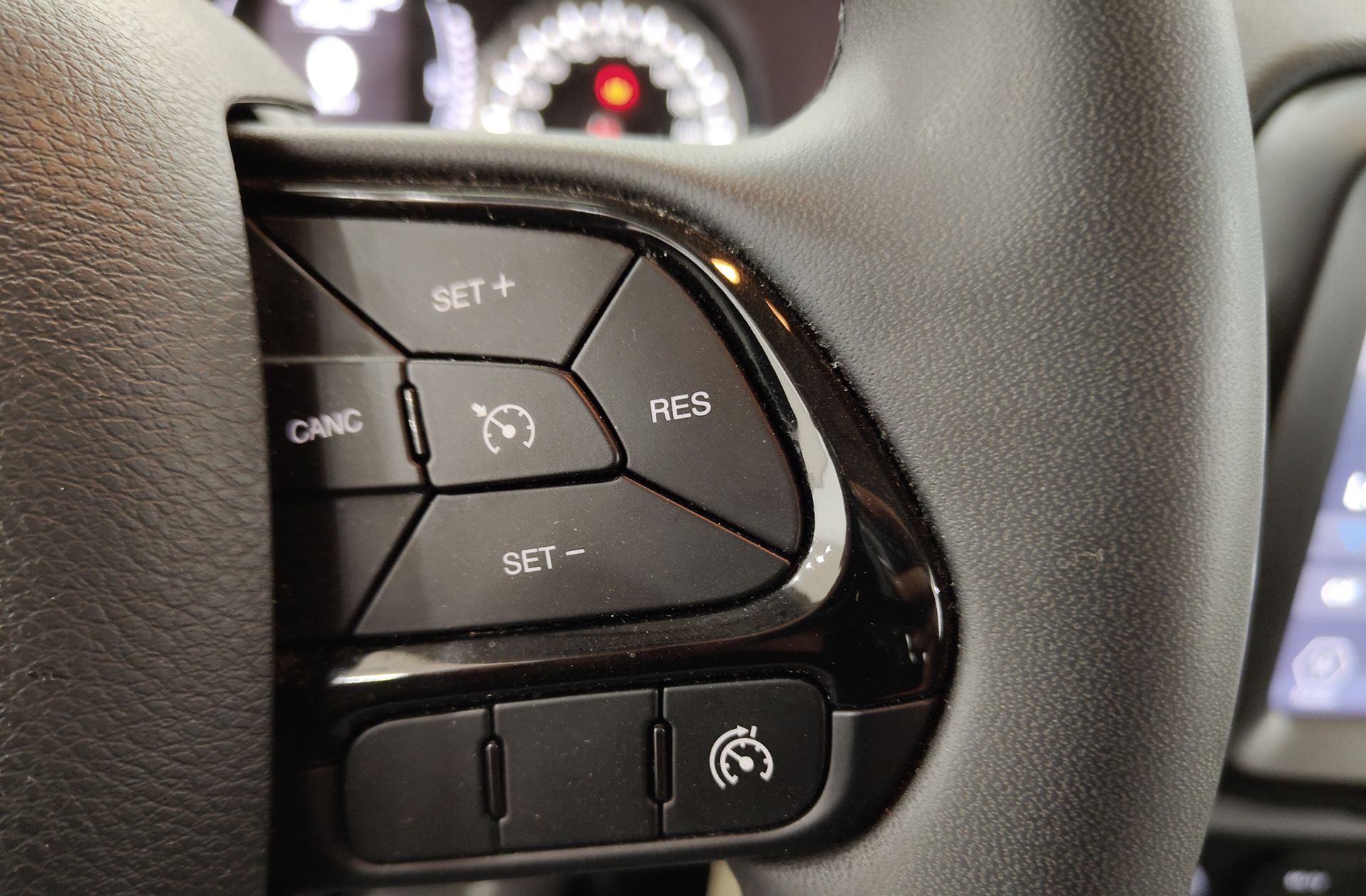Jeep Renegade eHybrid Night Eagle ATX - foto 22