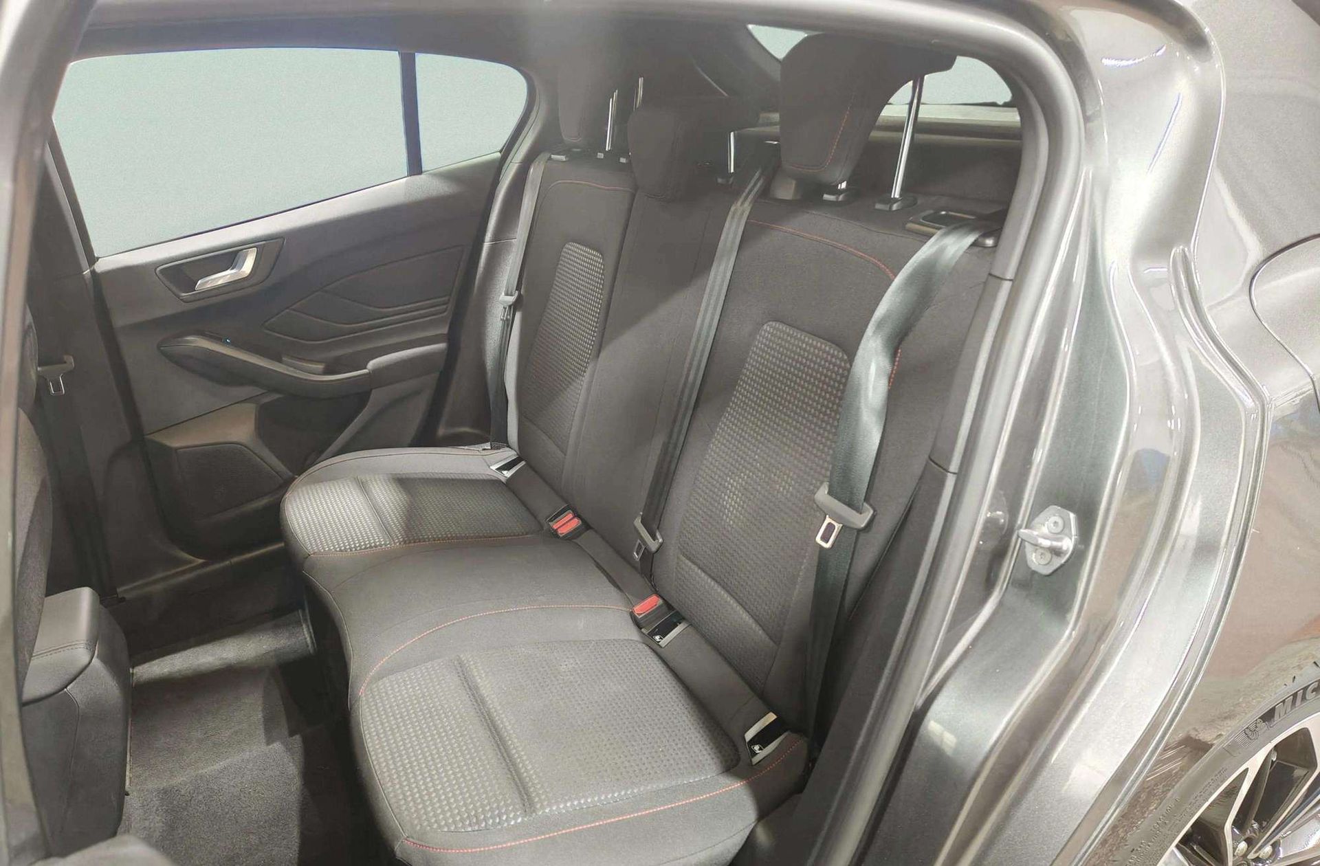 Ford Focus 1.0 EcoBoost MHEV ST-Line - foto 12
