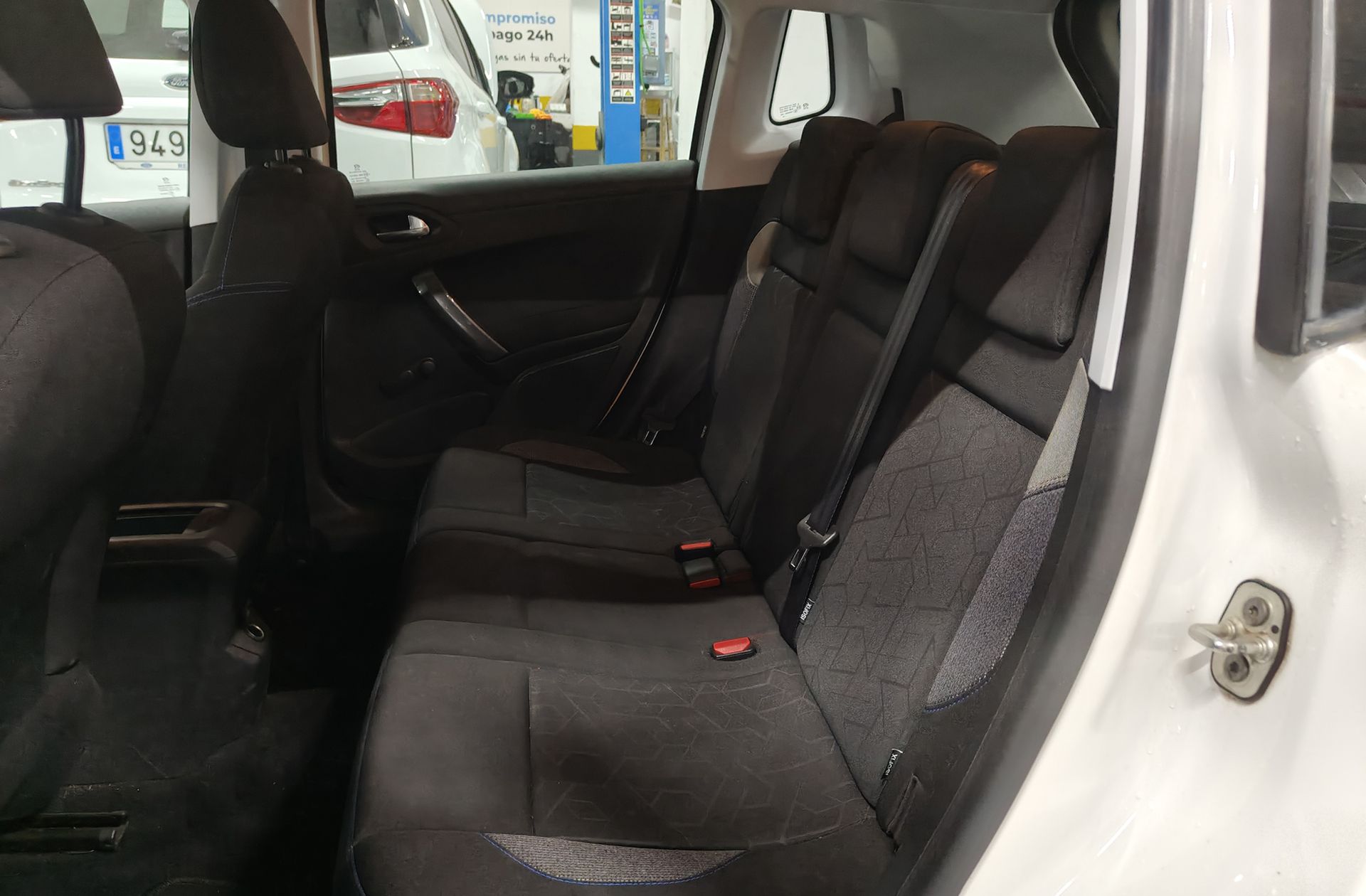 Peugeot 2008 BlueHDi 100 Style - foto 10