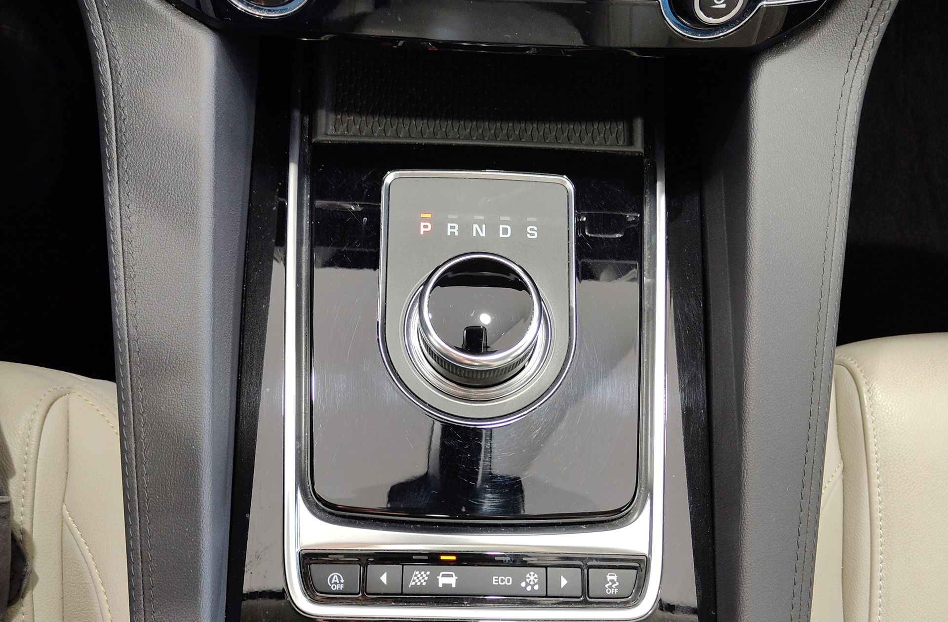 Jaguar F-Pace 2.0T i4 Prestige AWD - foto 5