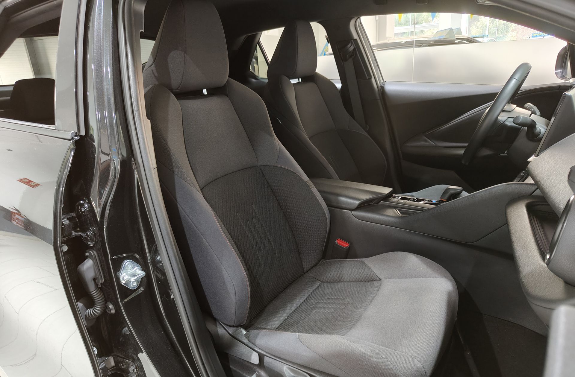Toyota C-HR 140H Advance - foto 19