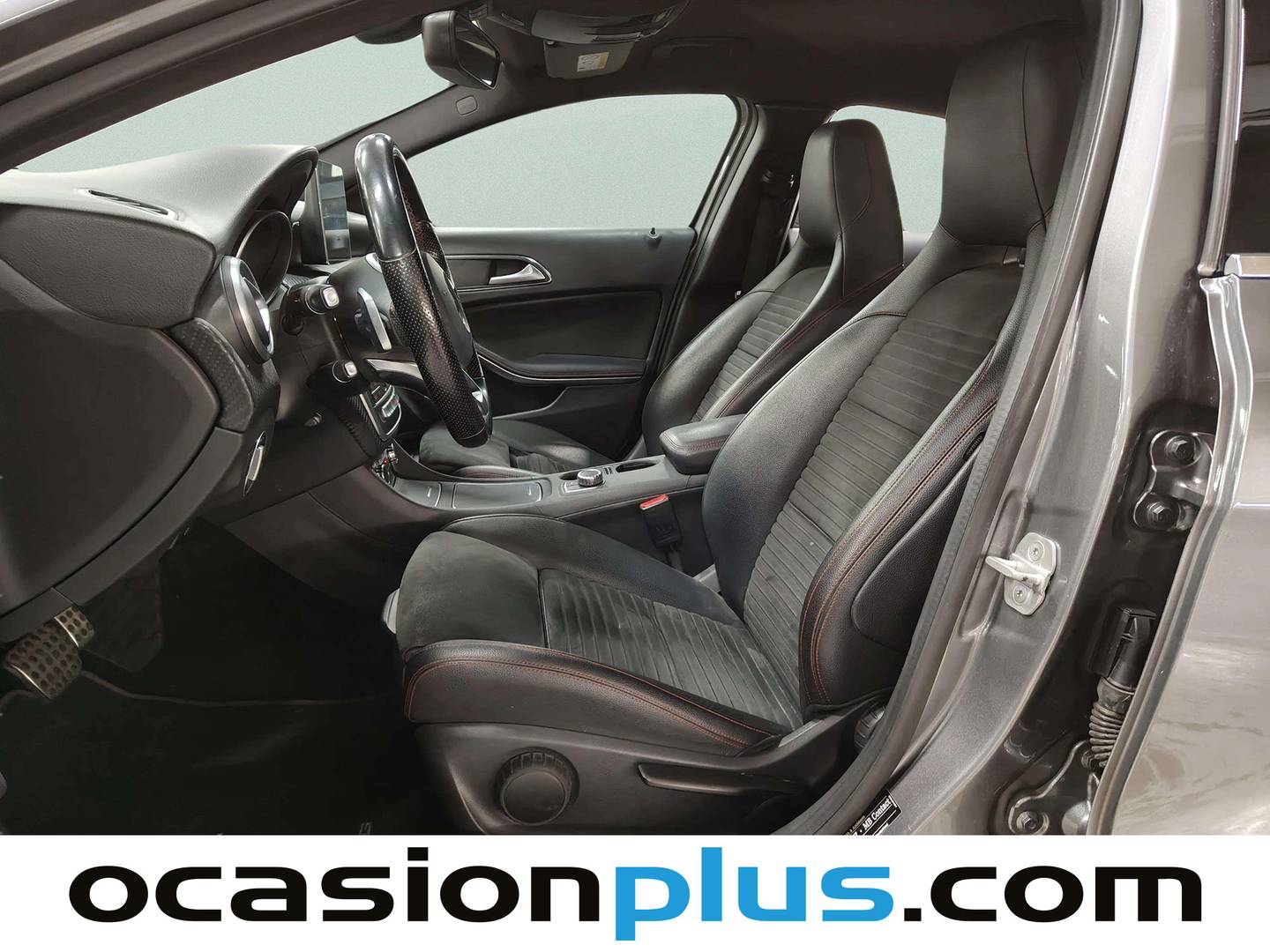 Foto asientos delanteros Mercedes Clase A Mercedes Clase A 200 d AMG Line (136 CV)