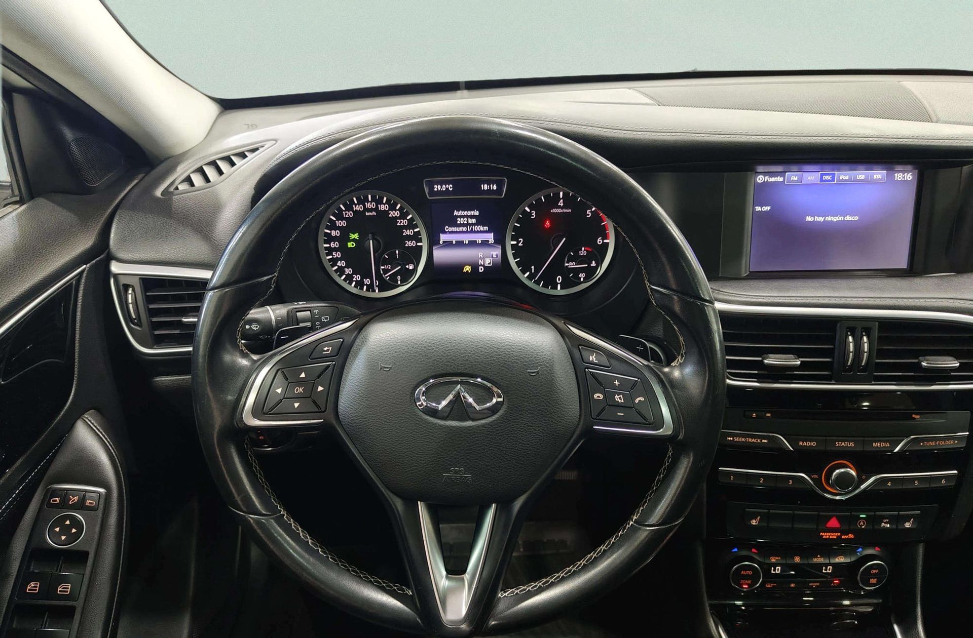 Infiniti QX30 2.2D Premium AWD 7DCT - foto 21