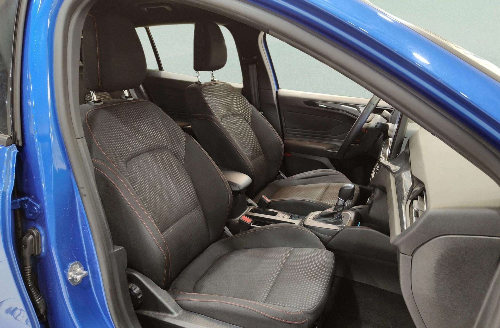 Ford Focus 1.0 EcoBoost MHEV ST-Line - foto 23