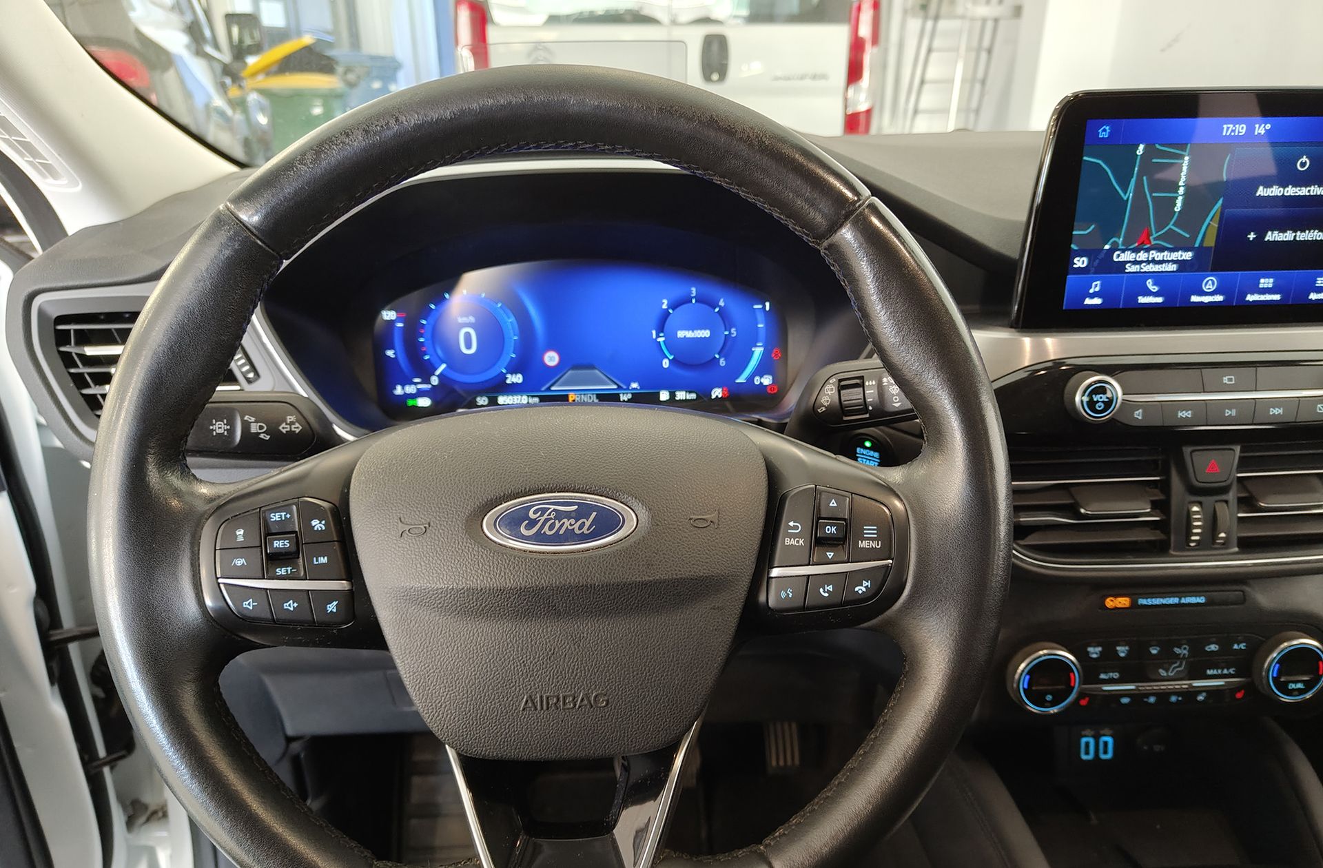 Ford Kuga 2.0 EcoBlue Titanium 4x4 - foto 24