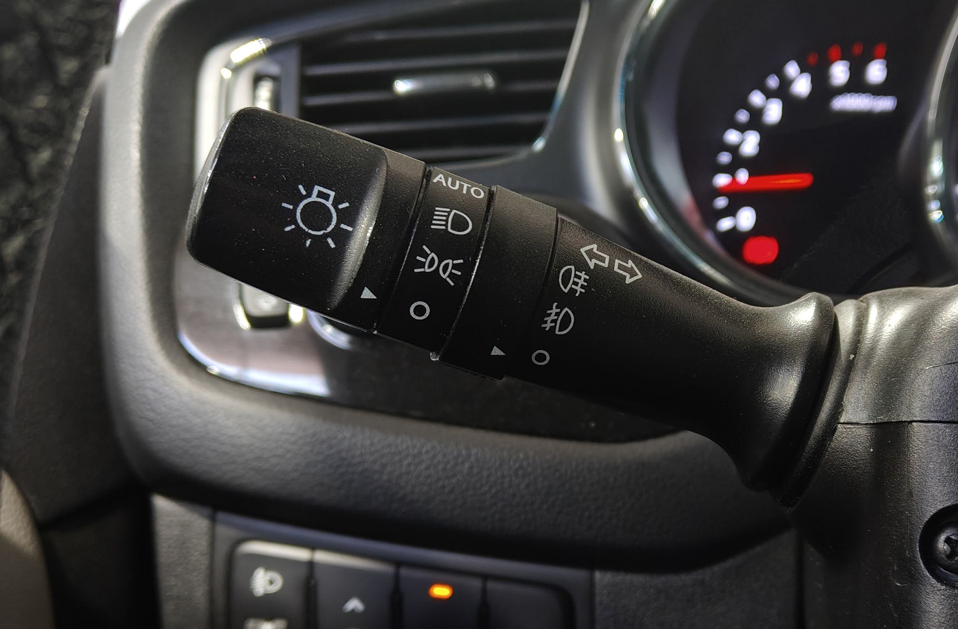 Kia Ceed 1.6 CRDi VGT Eco-Dynamics x-Tech - foto 21