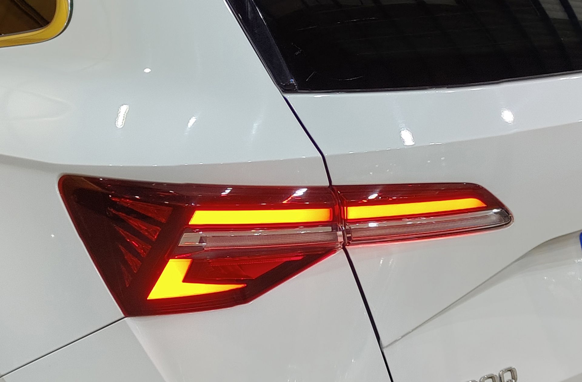 Škoda Karoq 2.0 TDI Selection - foto 17