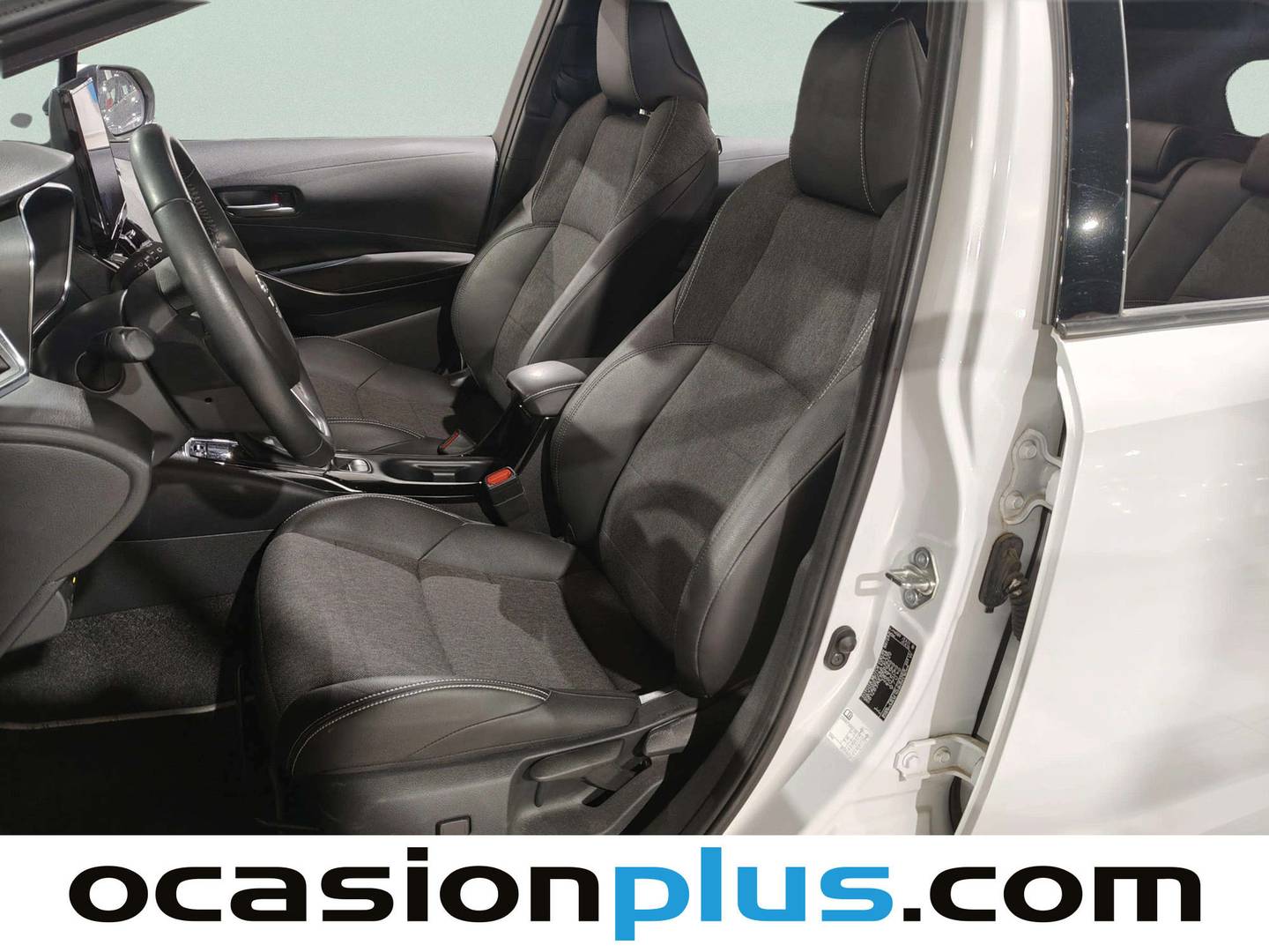 Foto asientos delanteros Toyota Corolla Toyota Corolla Touring Sports 140H Style (140 CV)