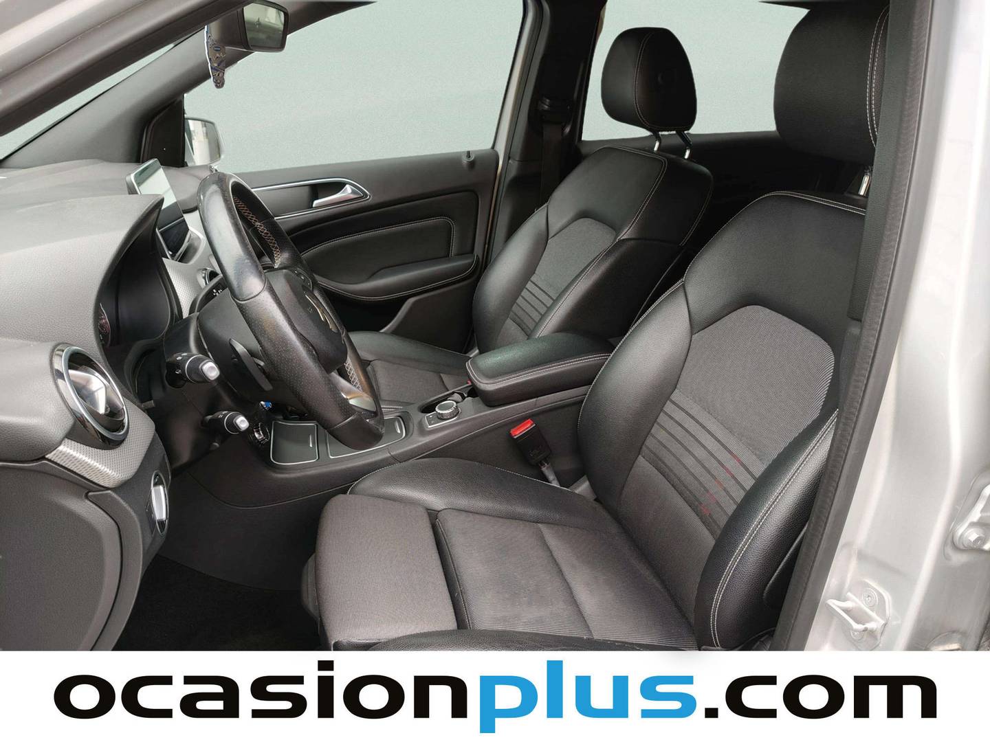 Foto asientos delanteros Mercedes Clase B Mercedes-Benz Clase B B 180 d (109 CV)