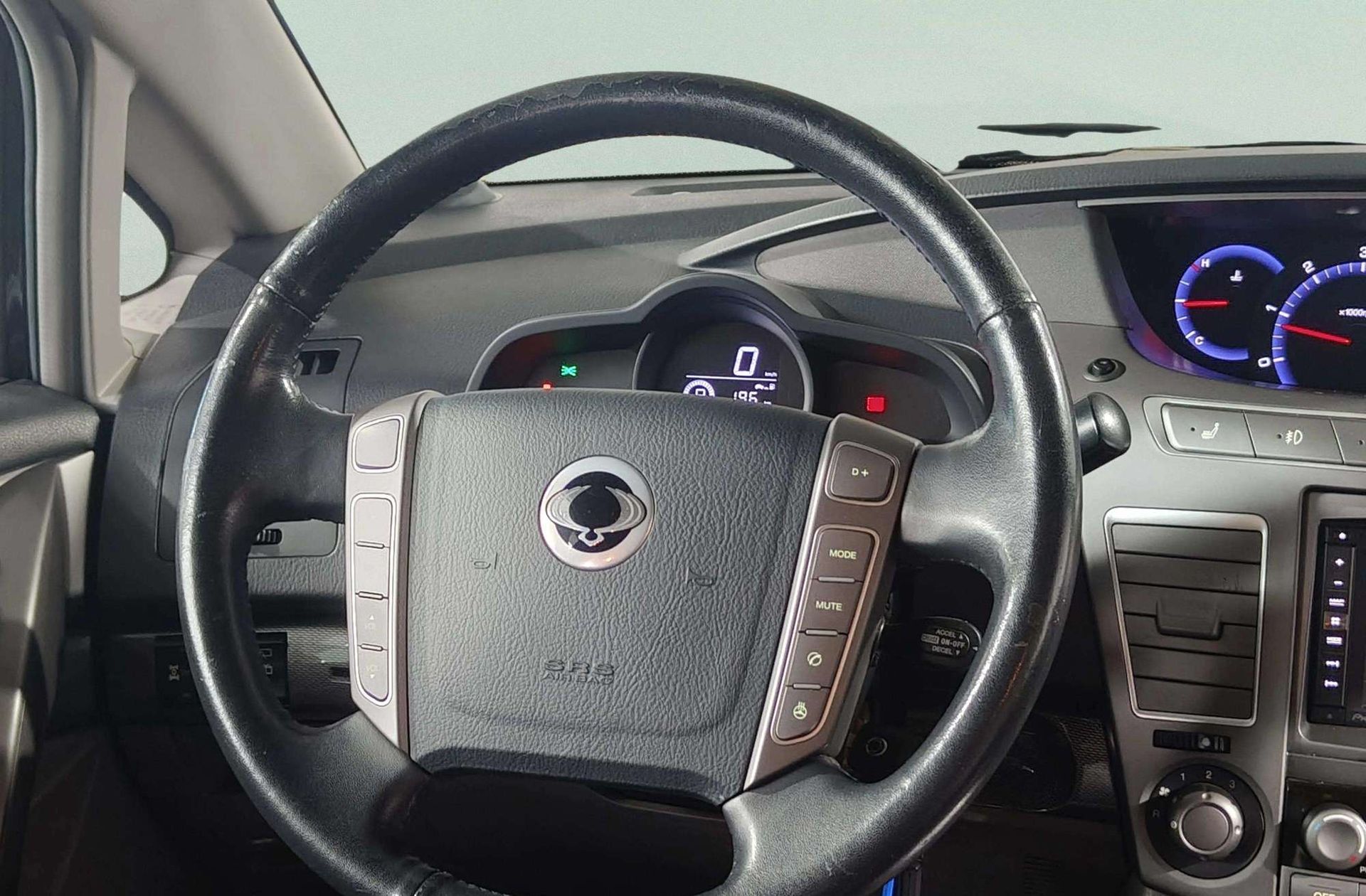 SsangYong Rodius 2.0 e-Xdi Limited 4x4 7 plazas - foto 28