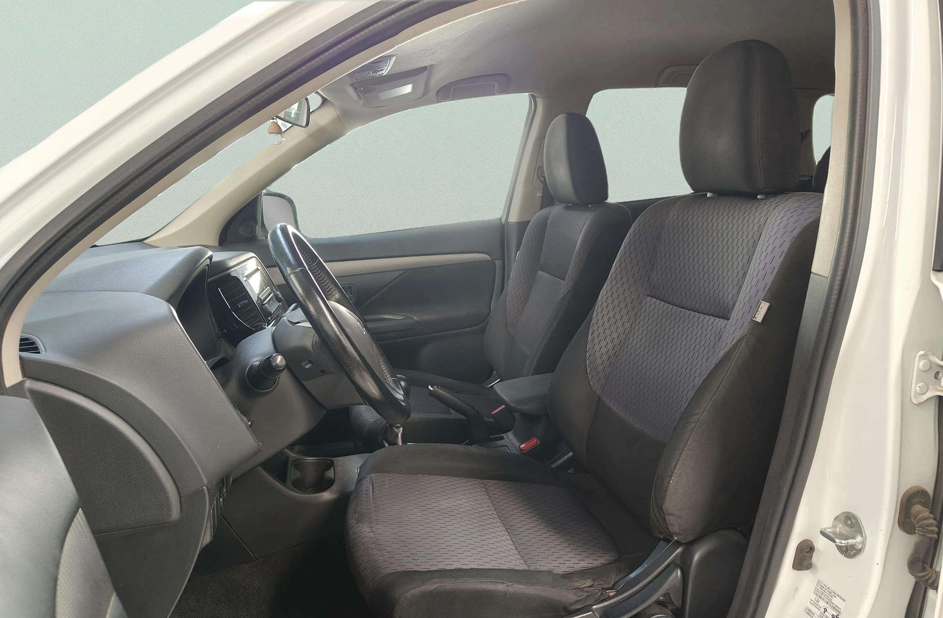 Mitsubishi Outlander 220 DI-D Challenge 2WD - foto 8