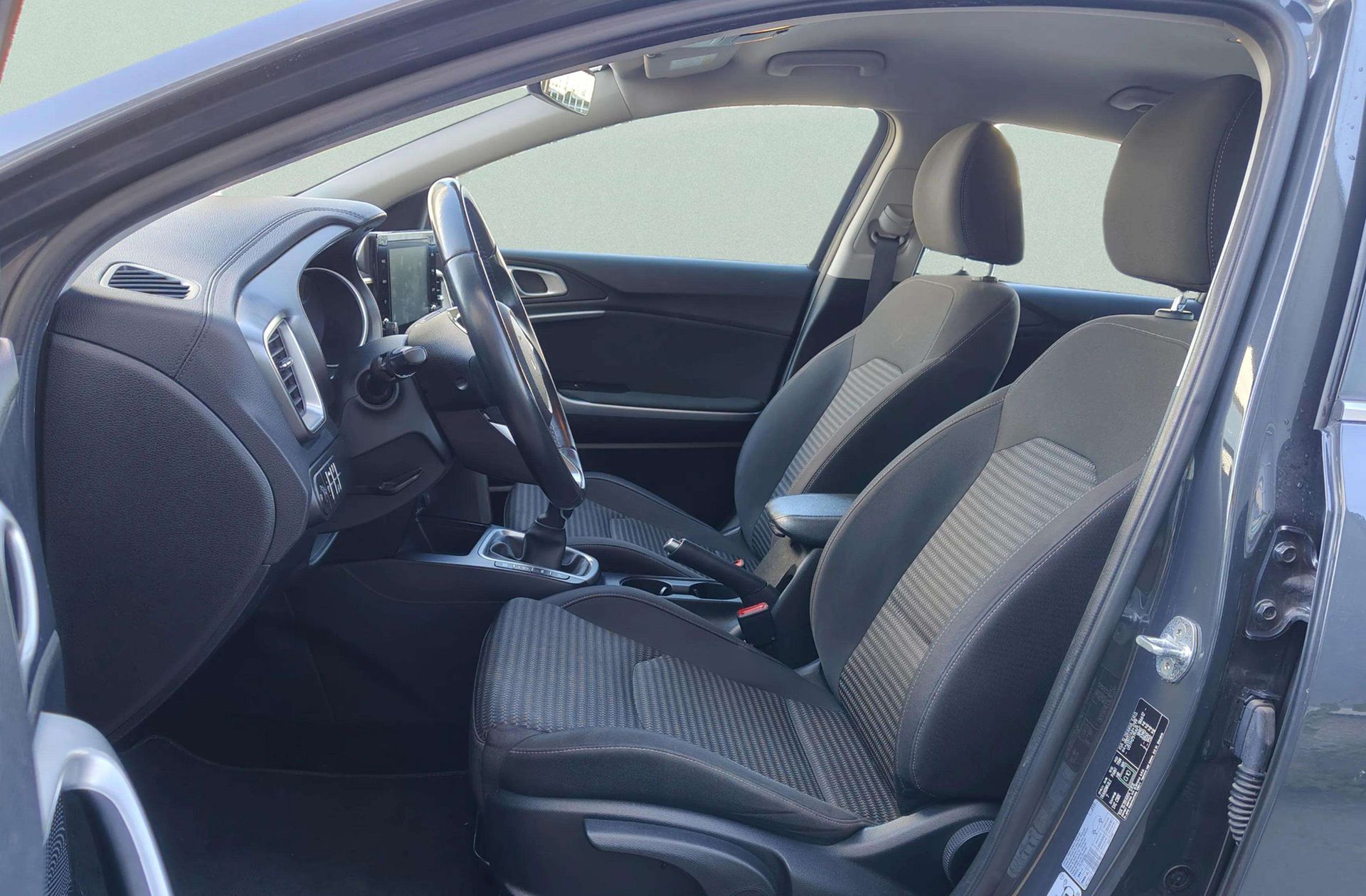Kia Ceed 1.6 MHEV iMT Drive - foto 11