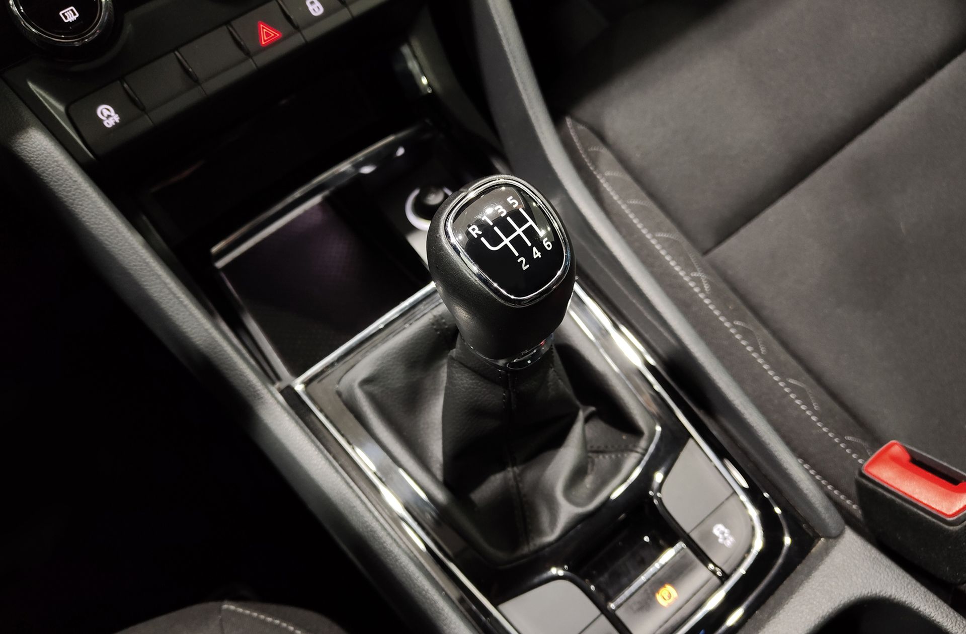 Škoda Karoq 1.6 TDI Ambition - foto 5