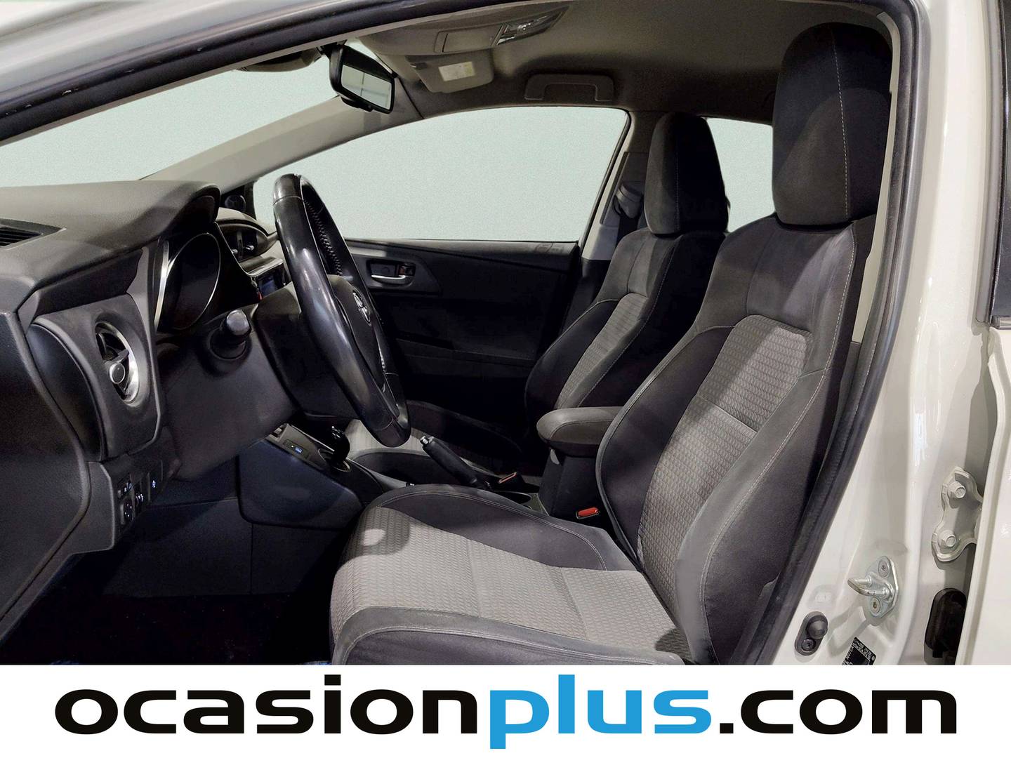 Foto asientos delanteros Toyota Auris Toyota Auris 140H Hybrid Touring Sports Feel!  (136 CV)