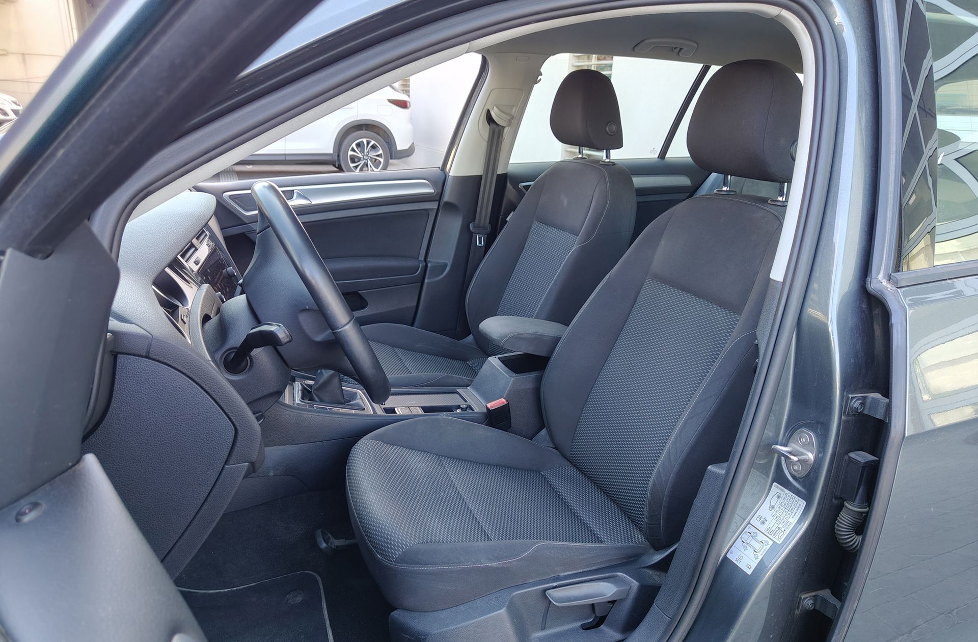 Volkswagen Golf Variant Business Navi 1.6 TDI - foto 10