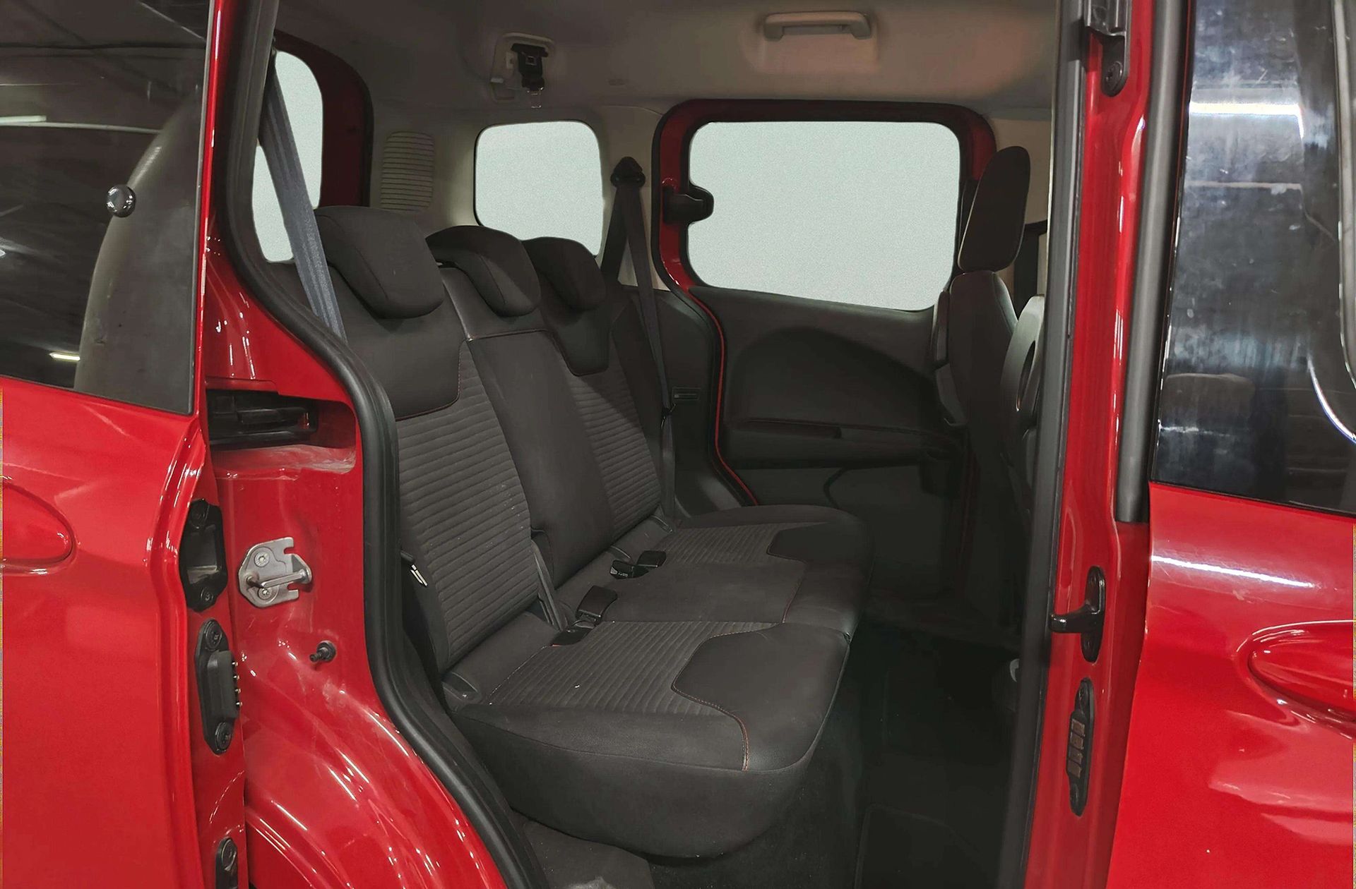 Ford Tourneo Courier 1.0 EcoBoost Sport - foto 16