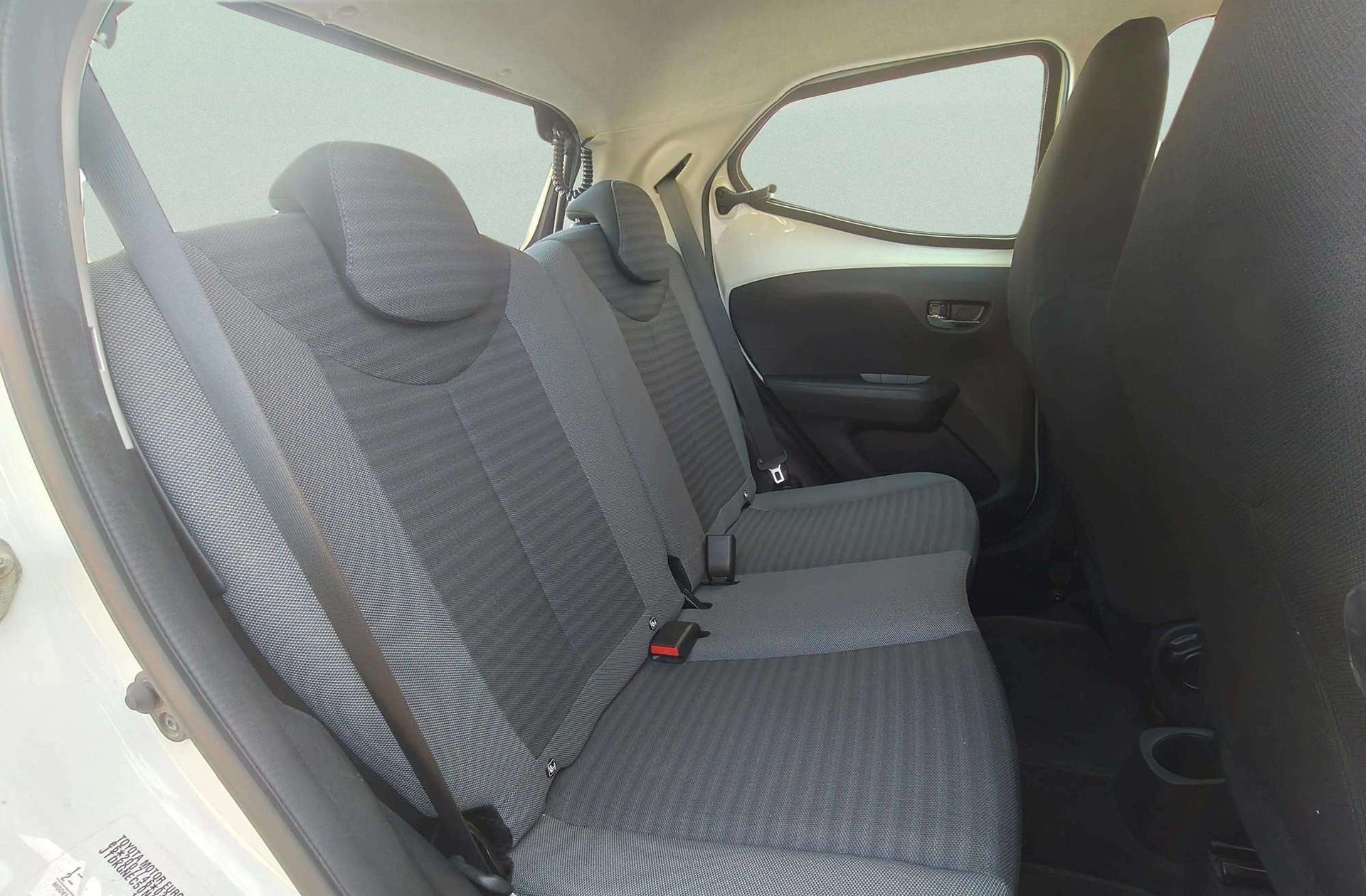 Toyota Aygo 1.0 70 x-play - foto 17