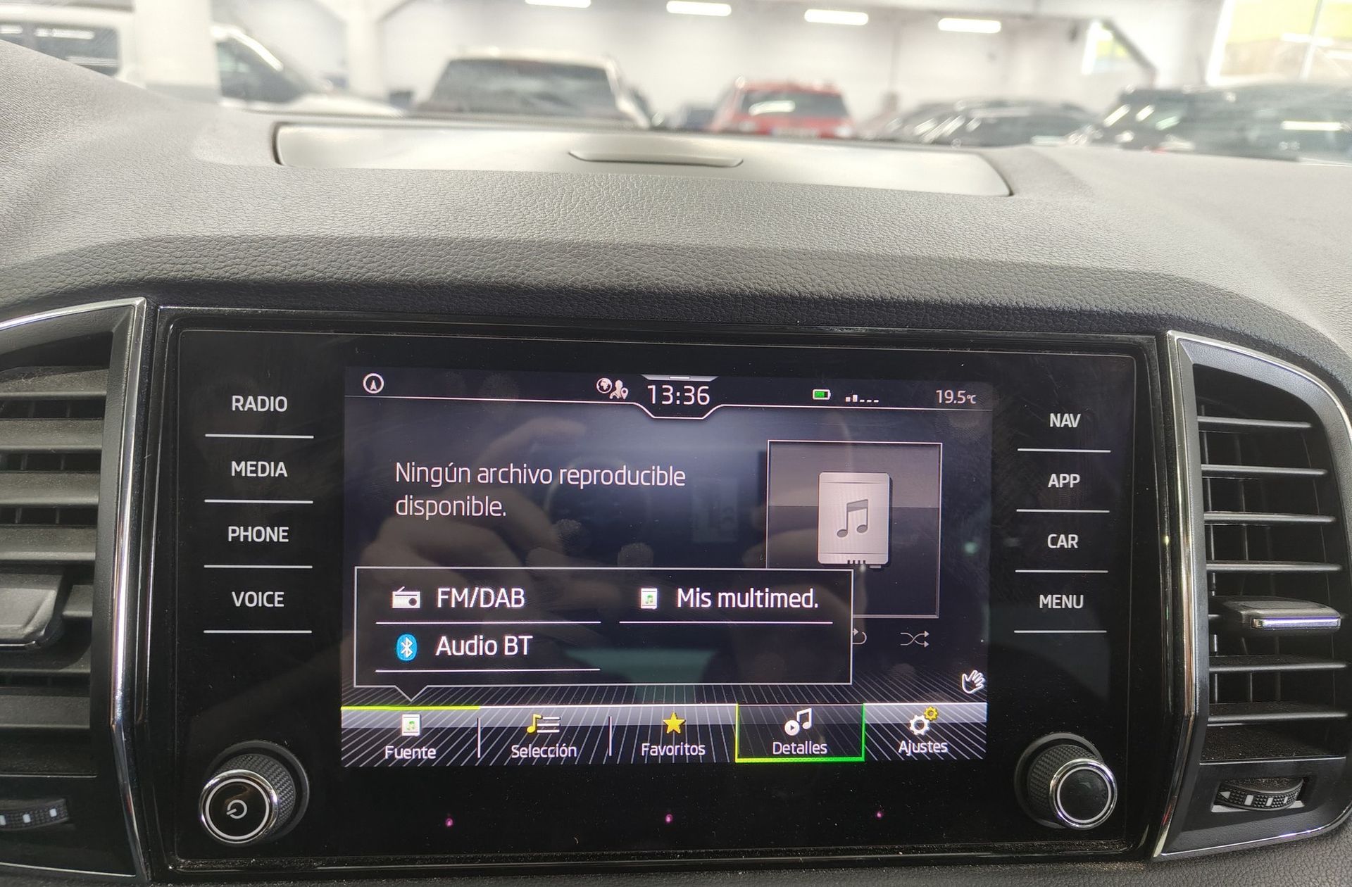 Škoda Karoq 2.0 TDI Selection - foto 33