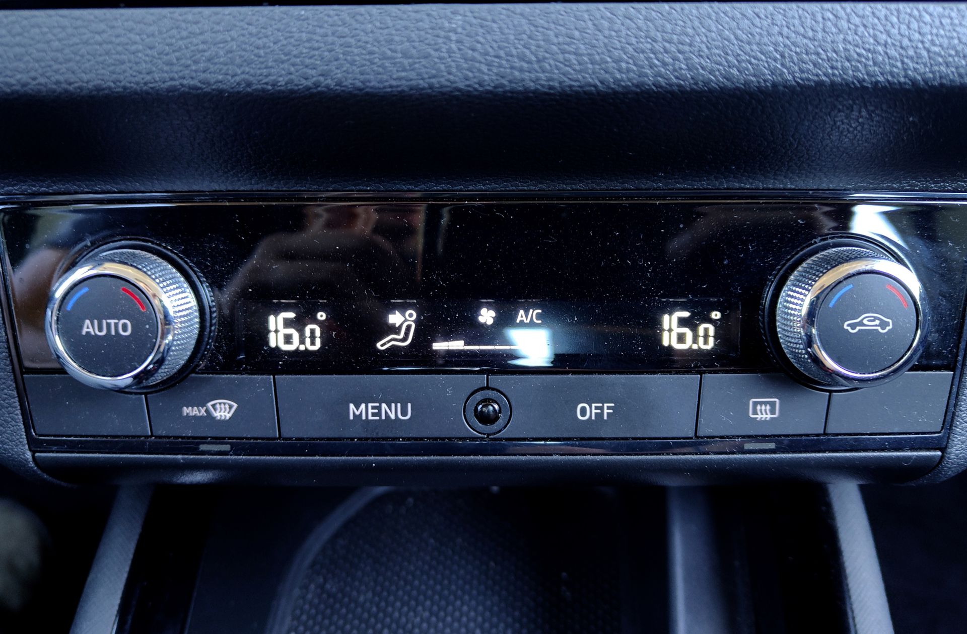 Škoda Kamiq 1.0 TSI Ambition DSG - foto 26