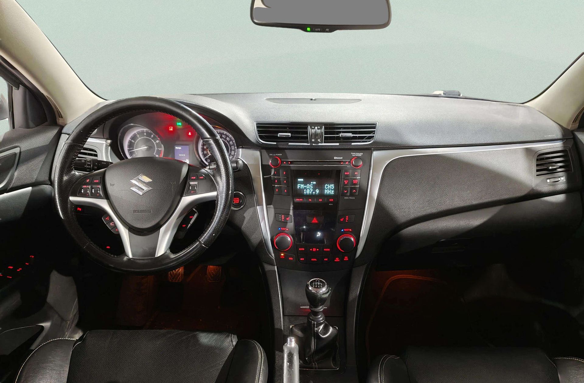 Suzuki Kizashi 2.4 Sport - foto 6