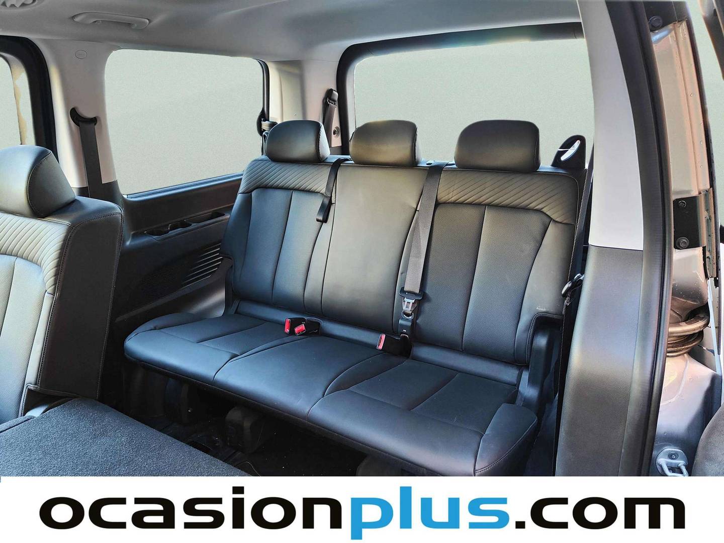 Equipamiento del Hyundai Staria Hyundai Staria 1.6 HEV Style 4x2 9S 6AT (225 CV) 9 Plazas