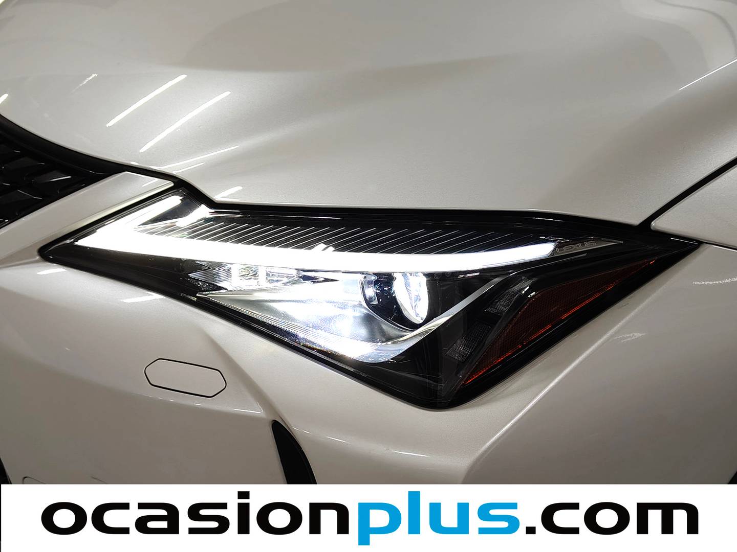 Acabados Lexus UX Lexus UX 250h Business 2WD (184 CV)