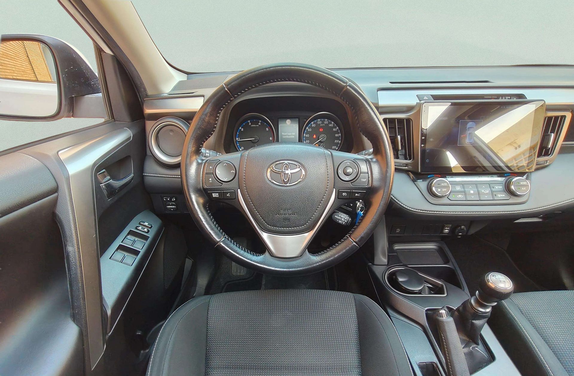 Toyota RAV4 150D 2WD Advance - foto 24